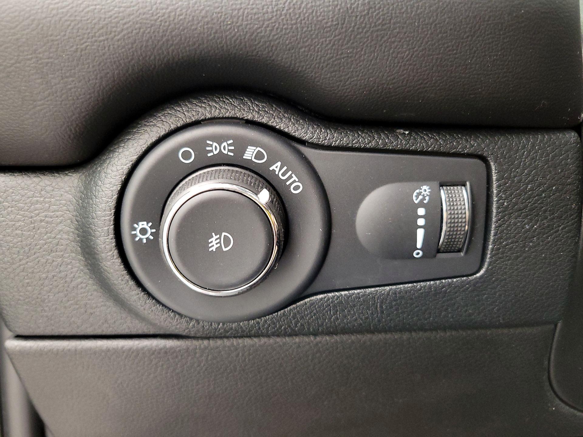 Thumbnail: 2022 Dodge Durango - 13