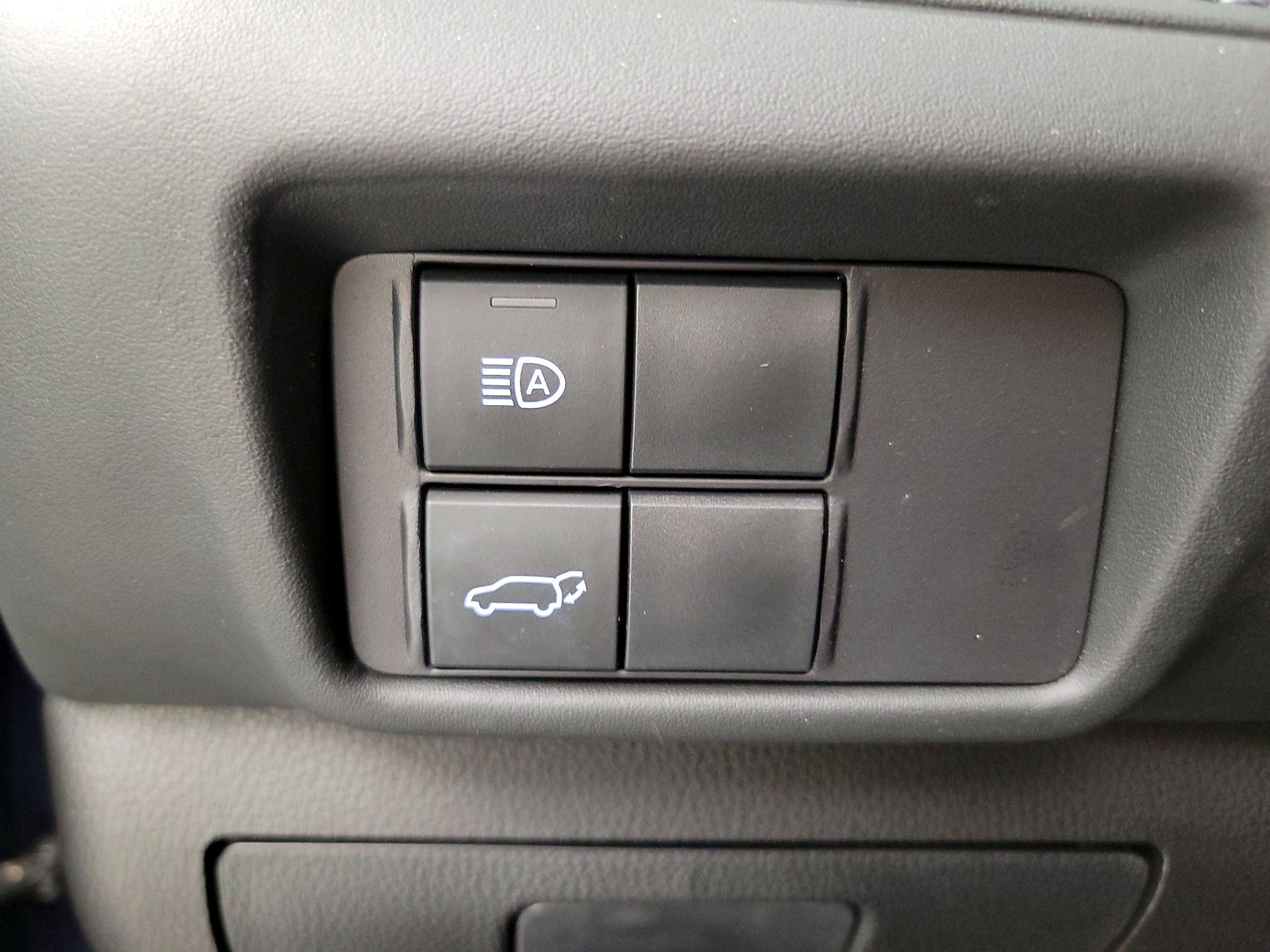 Thumbnail: 2020 Toyota Highlander - 13