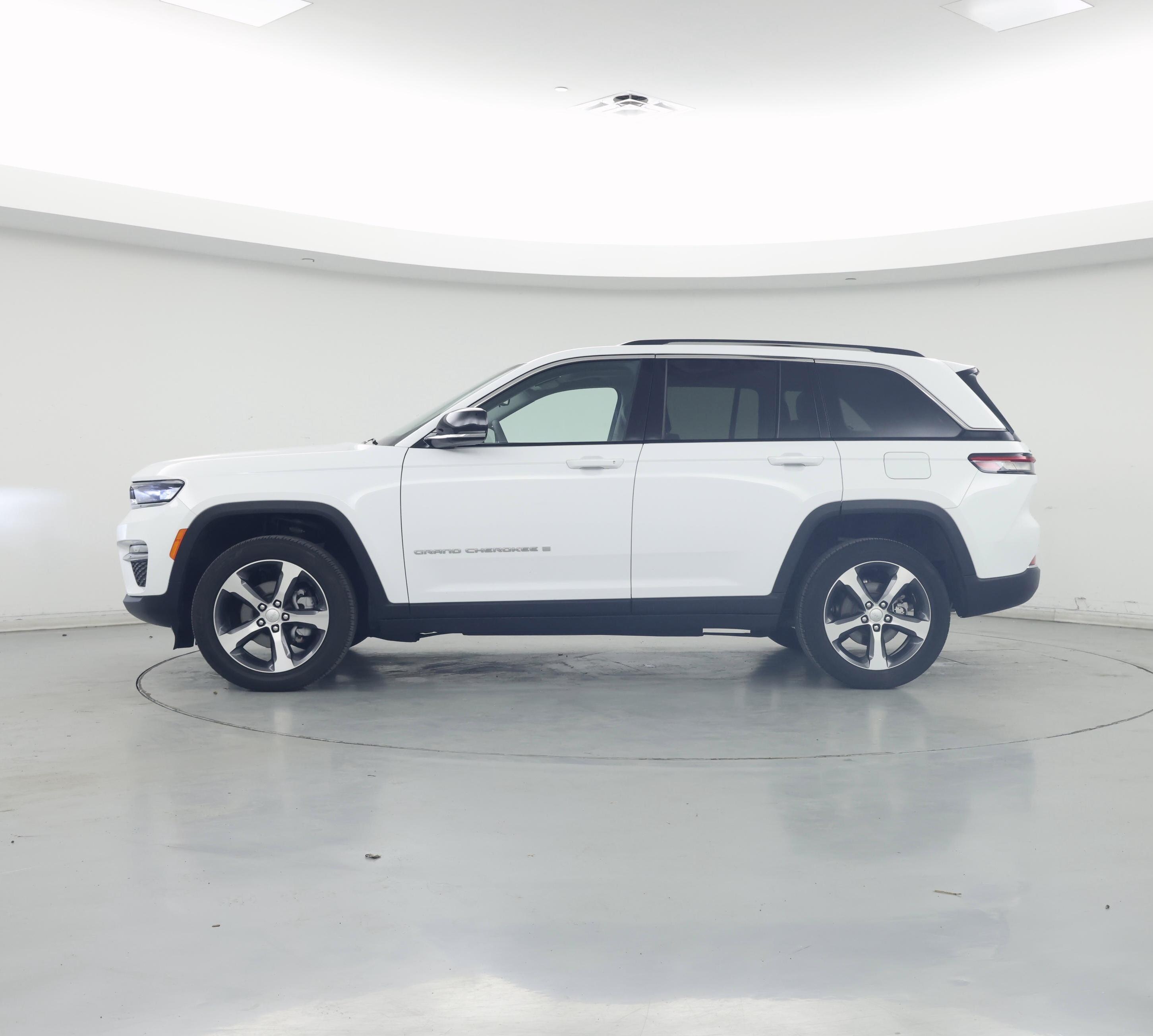 Thumbnail: 2023 Jeep Grand Cherokee - 3