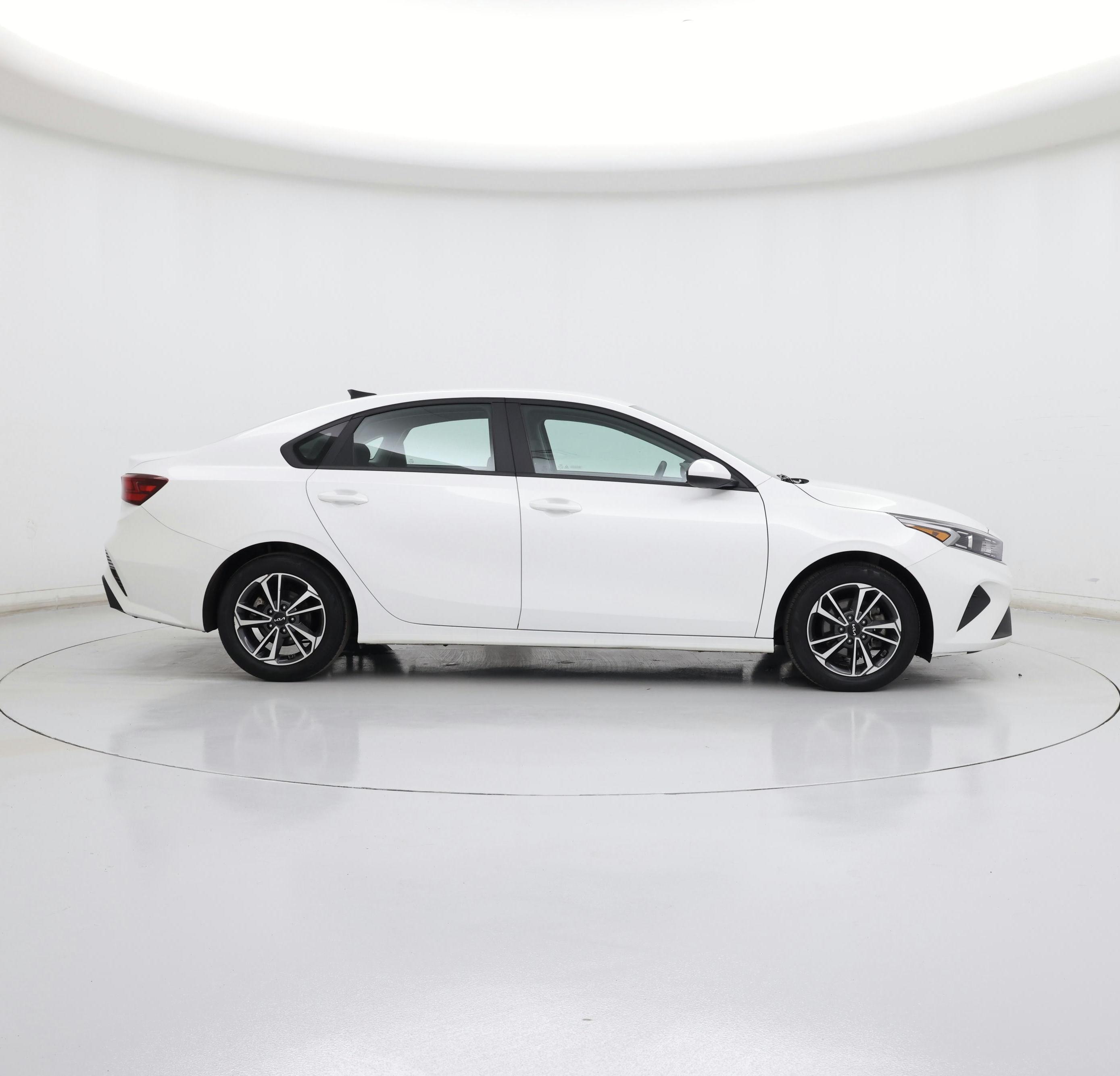 Thumbnail: 2024 Kia Forte - 7