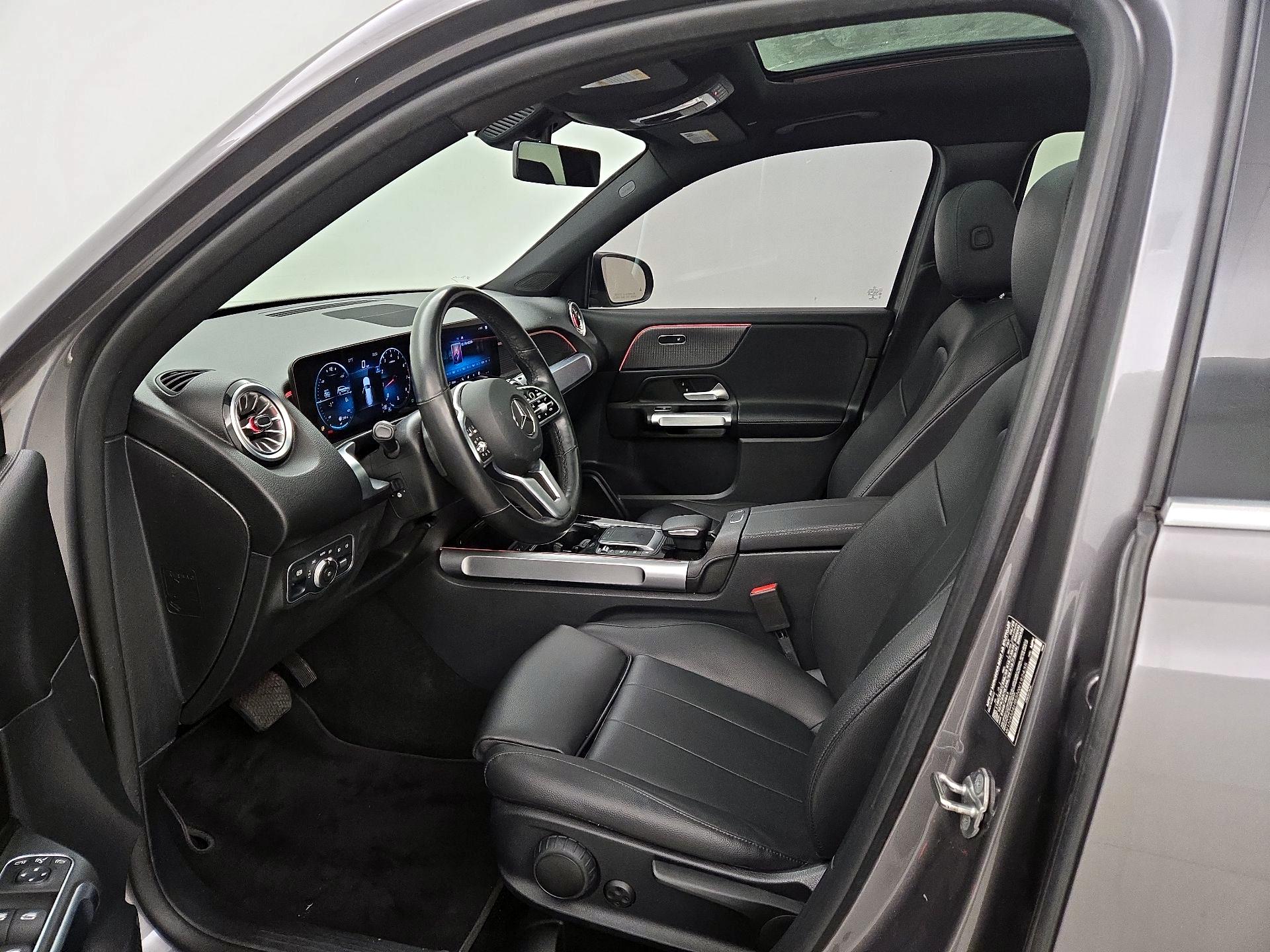 Thumbnail: 2022 Mercedes-Benz GLB - 11