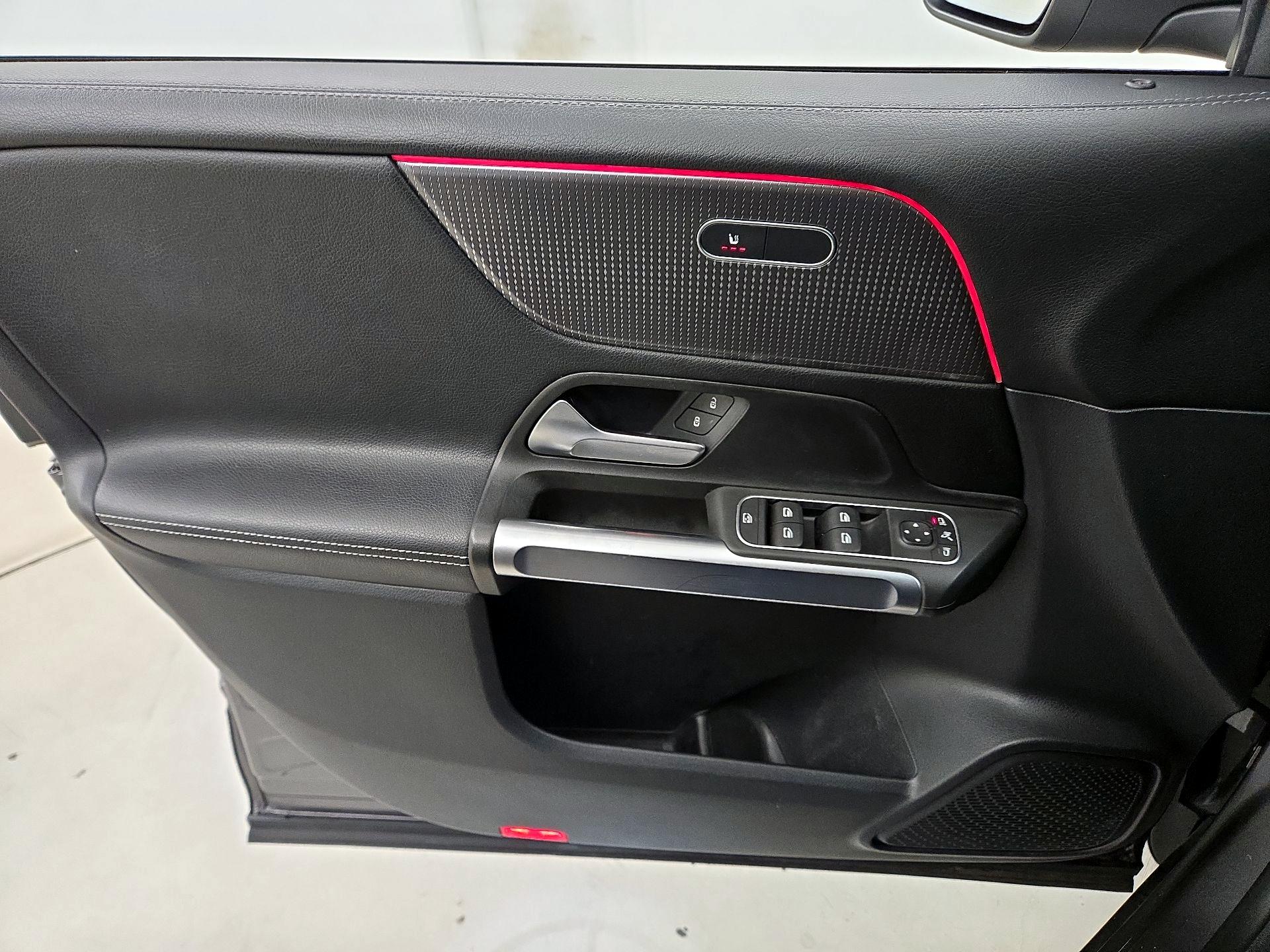 Thumbnail: 2022 Mercedes-Benz GLB - 12