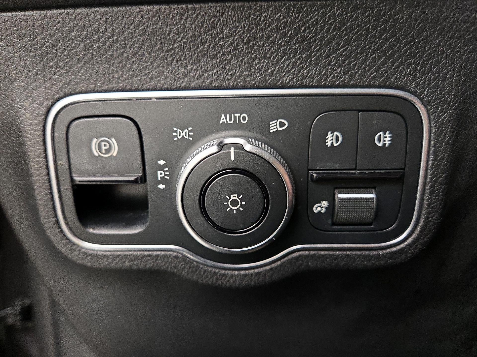 Thumbnail: 2022 Mercedes-Benz GLB - 13