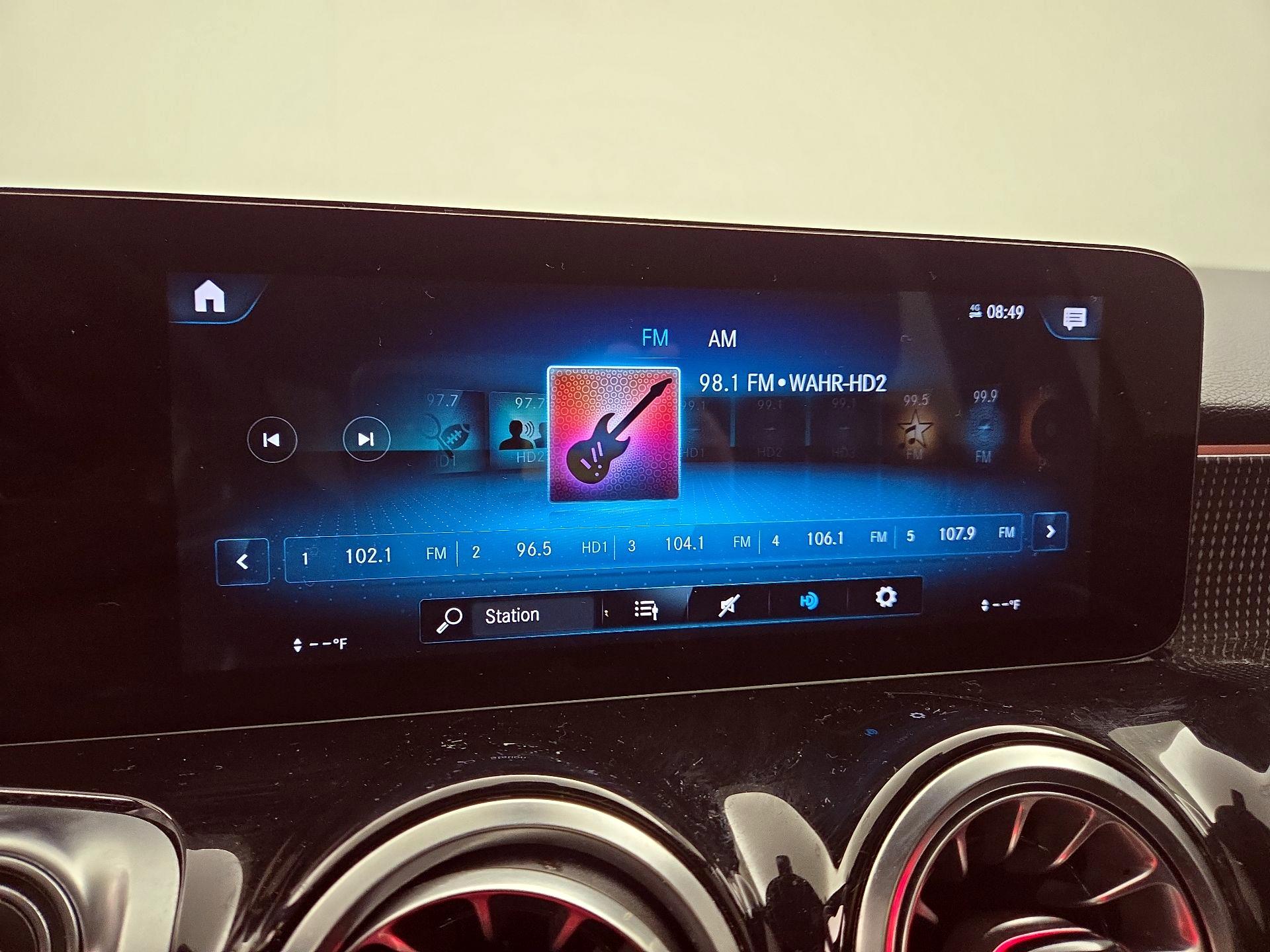 Thumbnail: 2022 Mercedes-Benz GLB - 15