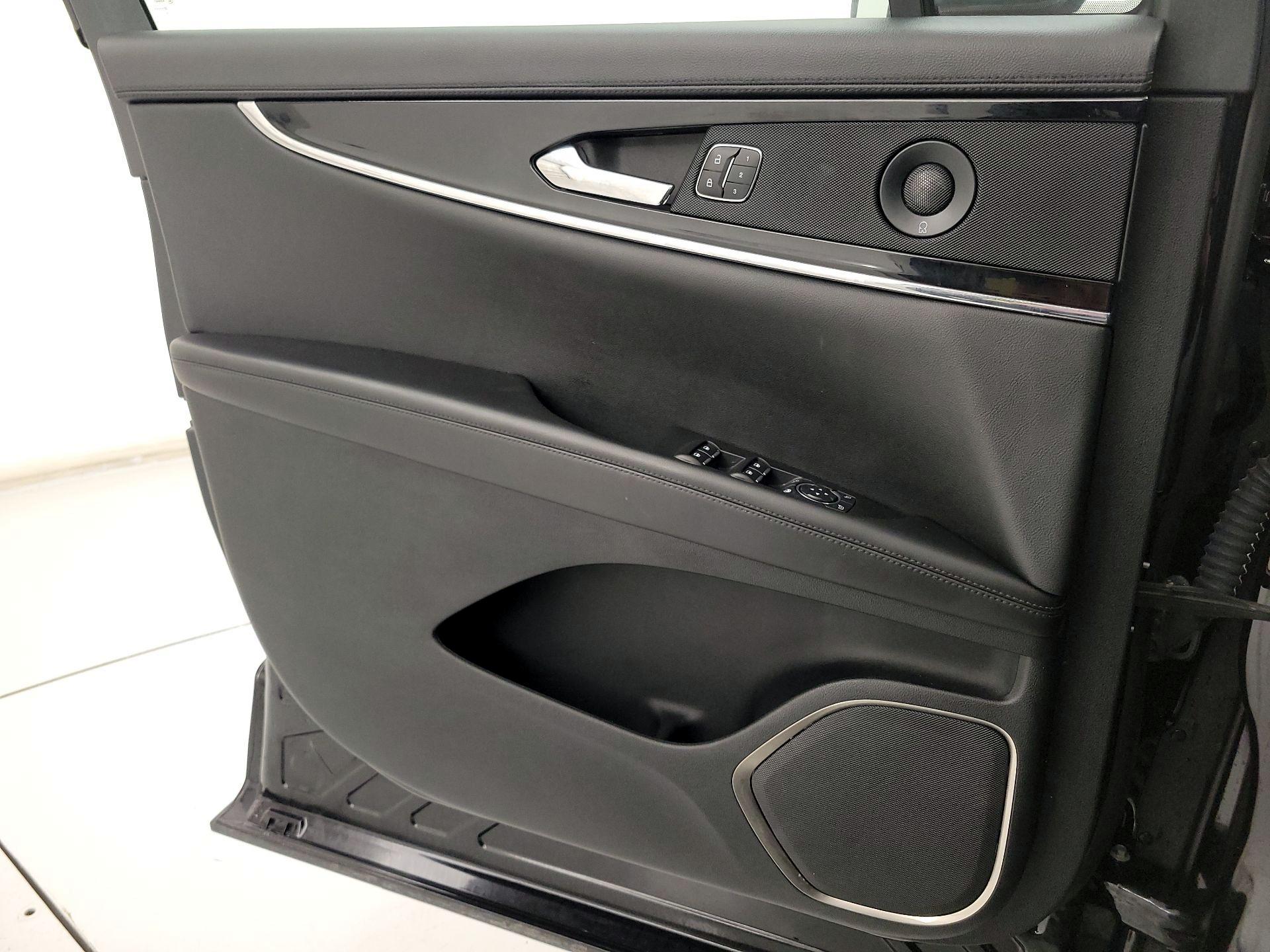 Thumbnail: 2023 Lincoln Nautilus - 12