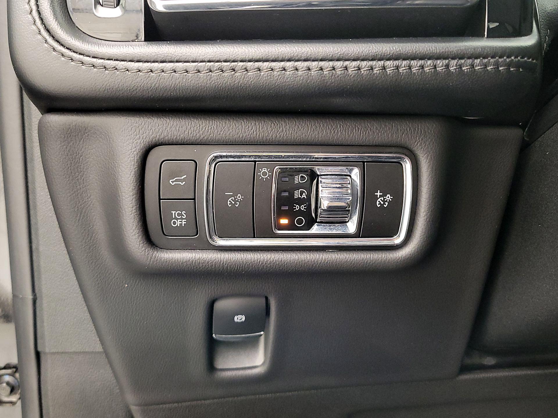 Thumbnail: 2023 Lincoln Nautilus - 13