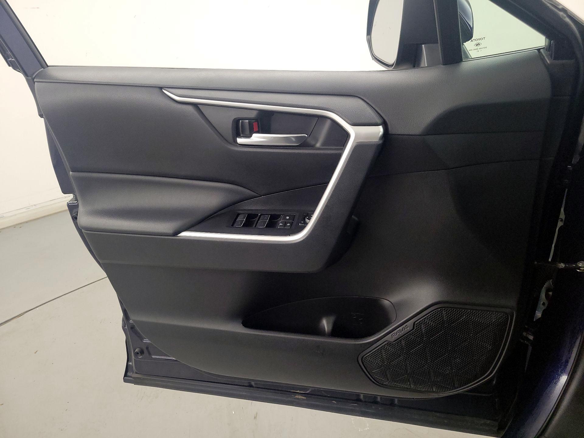 Thumbnail: 2022 Toyota RAV4 - 12