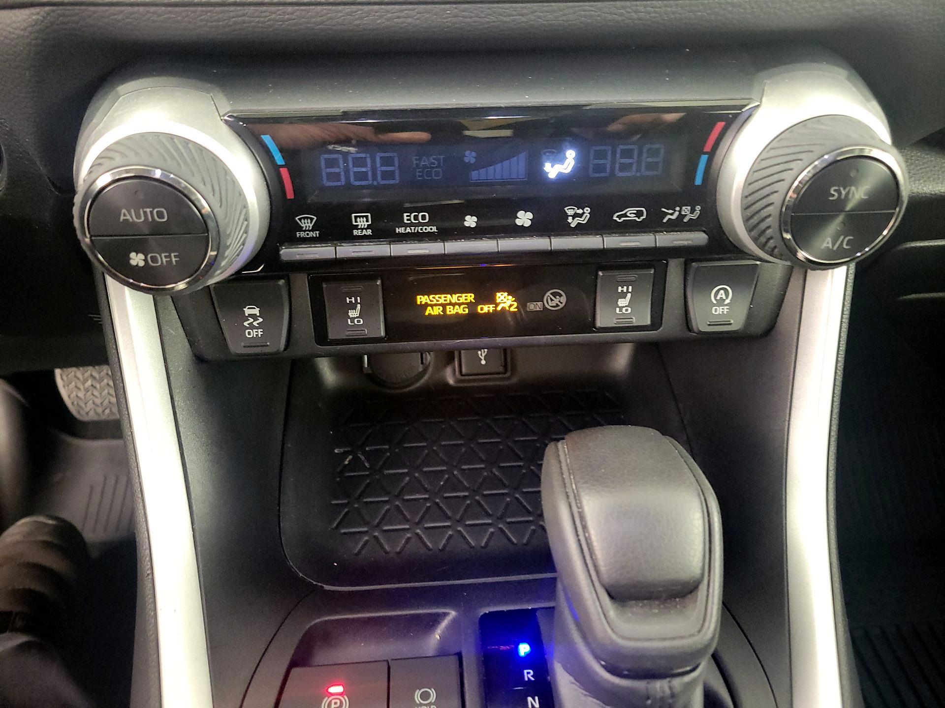 Thumbnail: 2022 Toyota RAV4 - 17