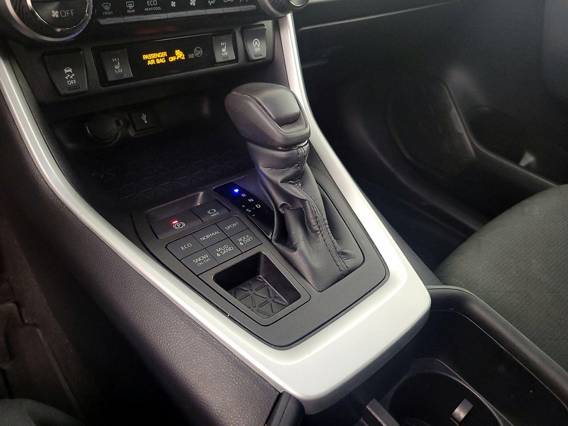 Thumbnail: 2022 Toyota RAV4 - 18