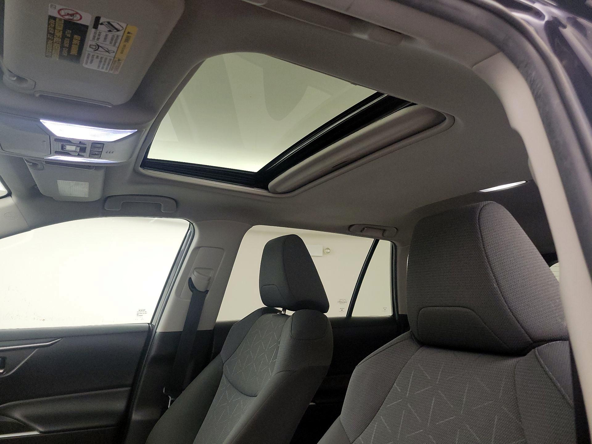 Thumbnail: 2022 Toyota RAV4 - 20