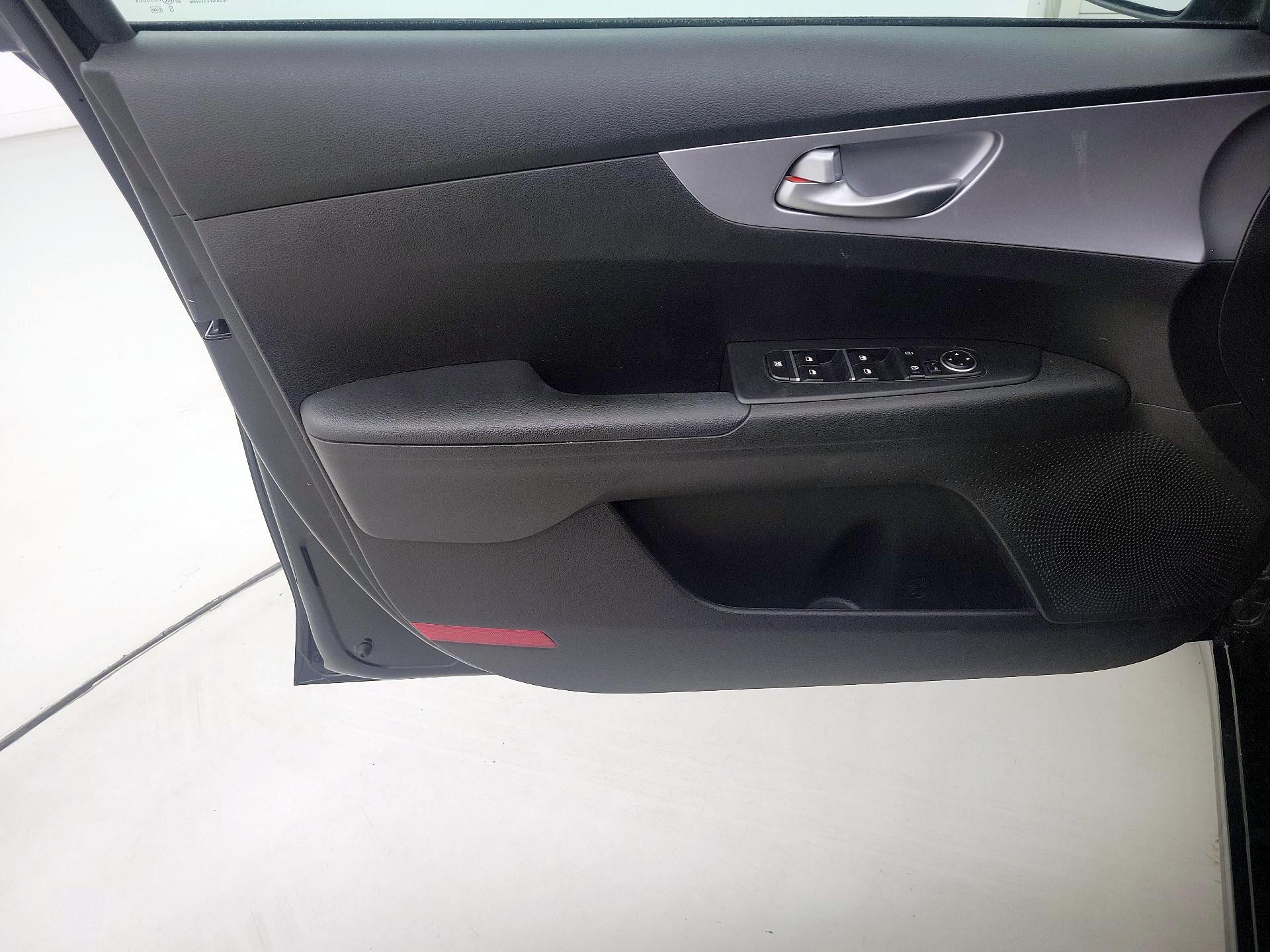 Thumbnail: 2023 Kia Forte - 12