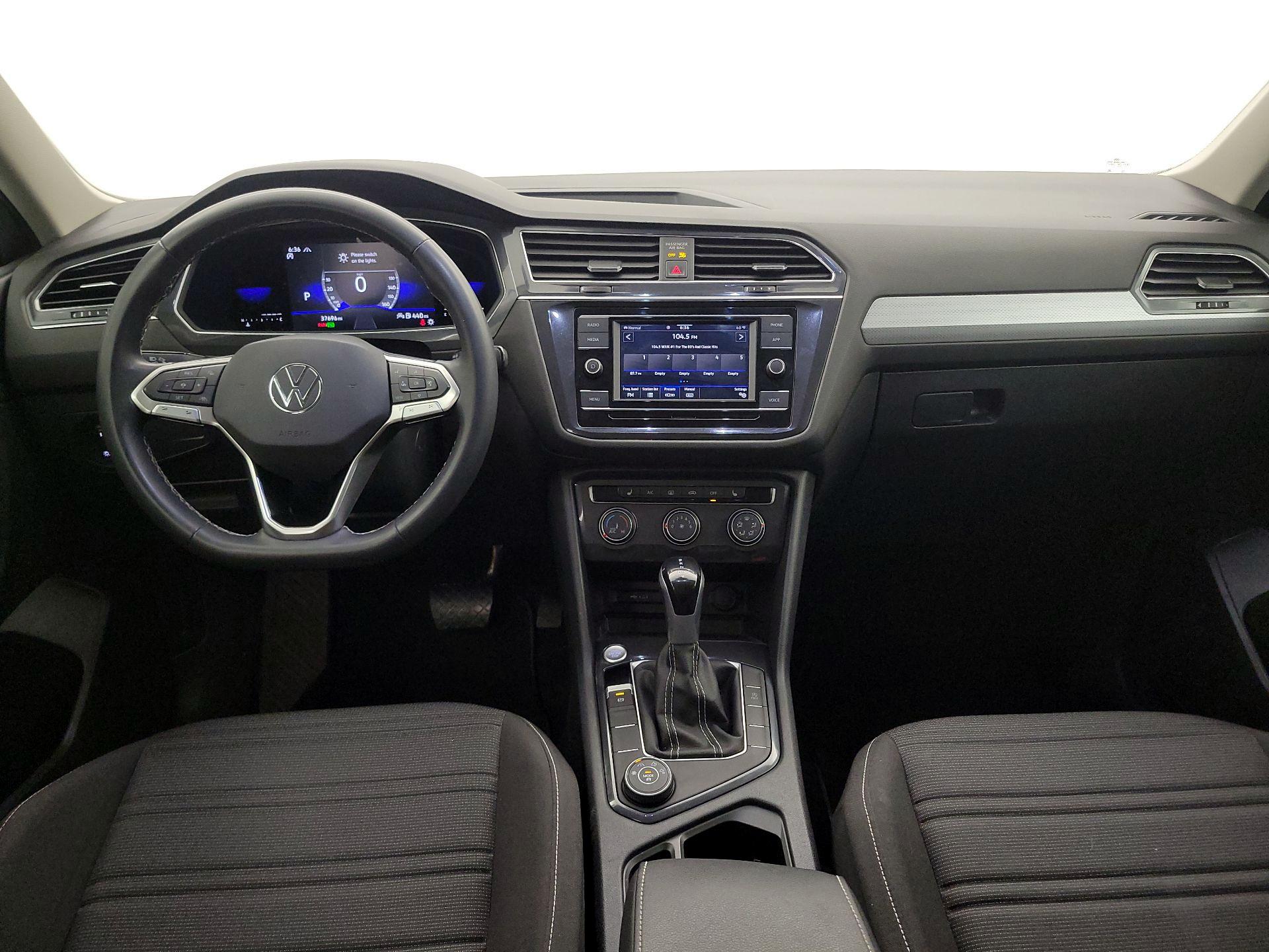 Thumbnail: 2023 Volkswagen Tiguan - 9