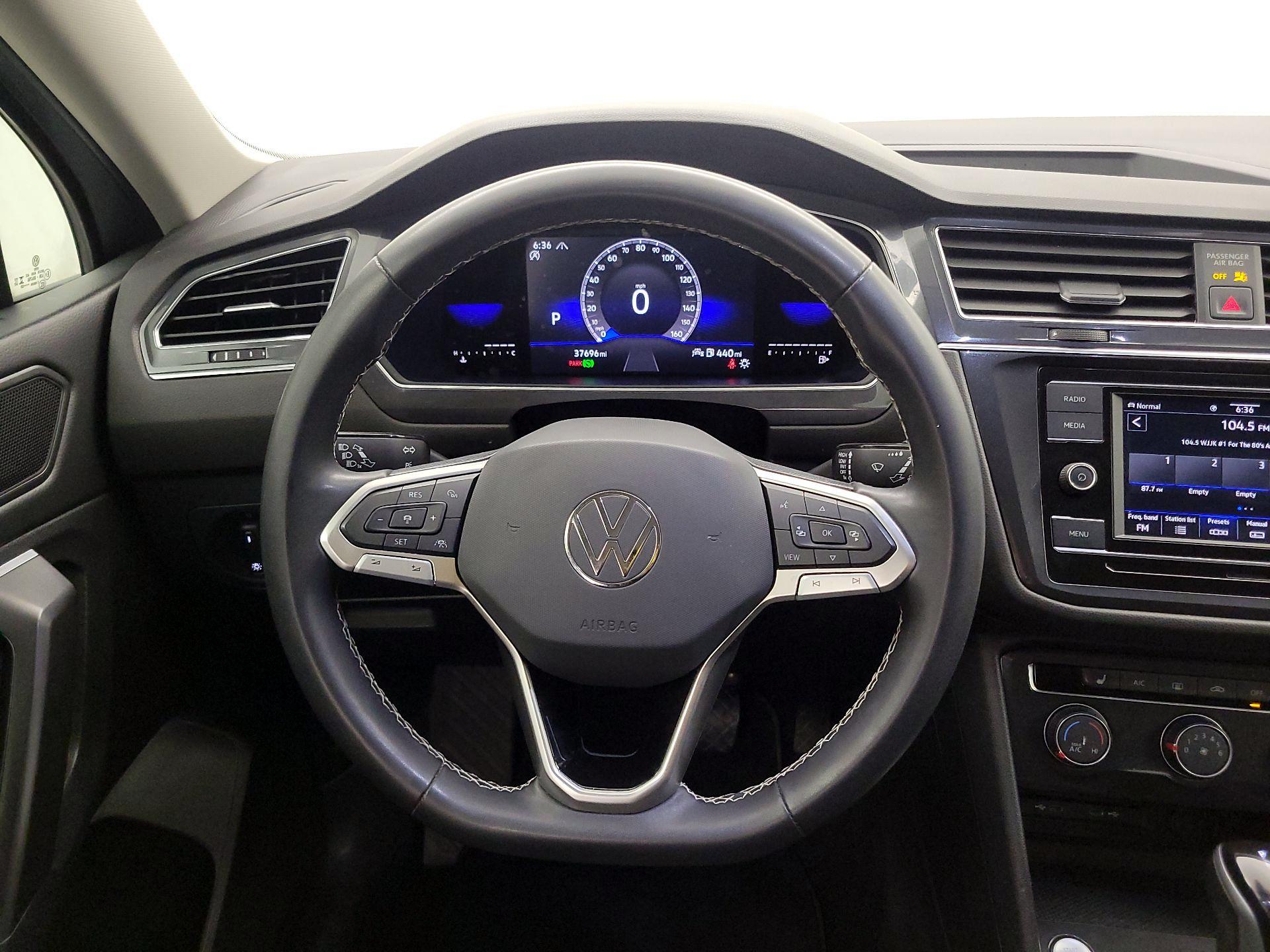 Thumbnail: 2023 Volkswagen Tiguan - 10