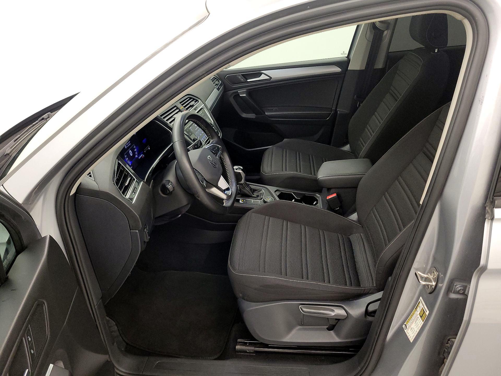 Thumbnail: 2023 Volkswagen Tiguan - 11