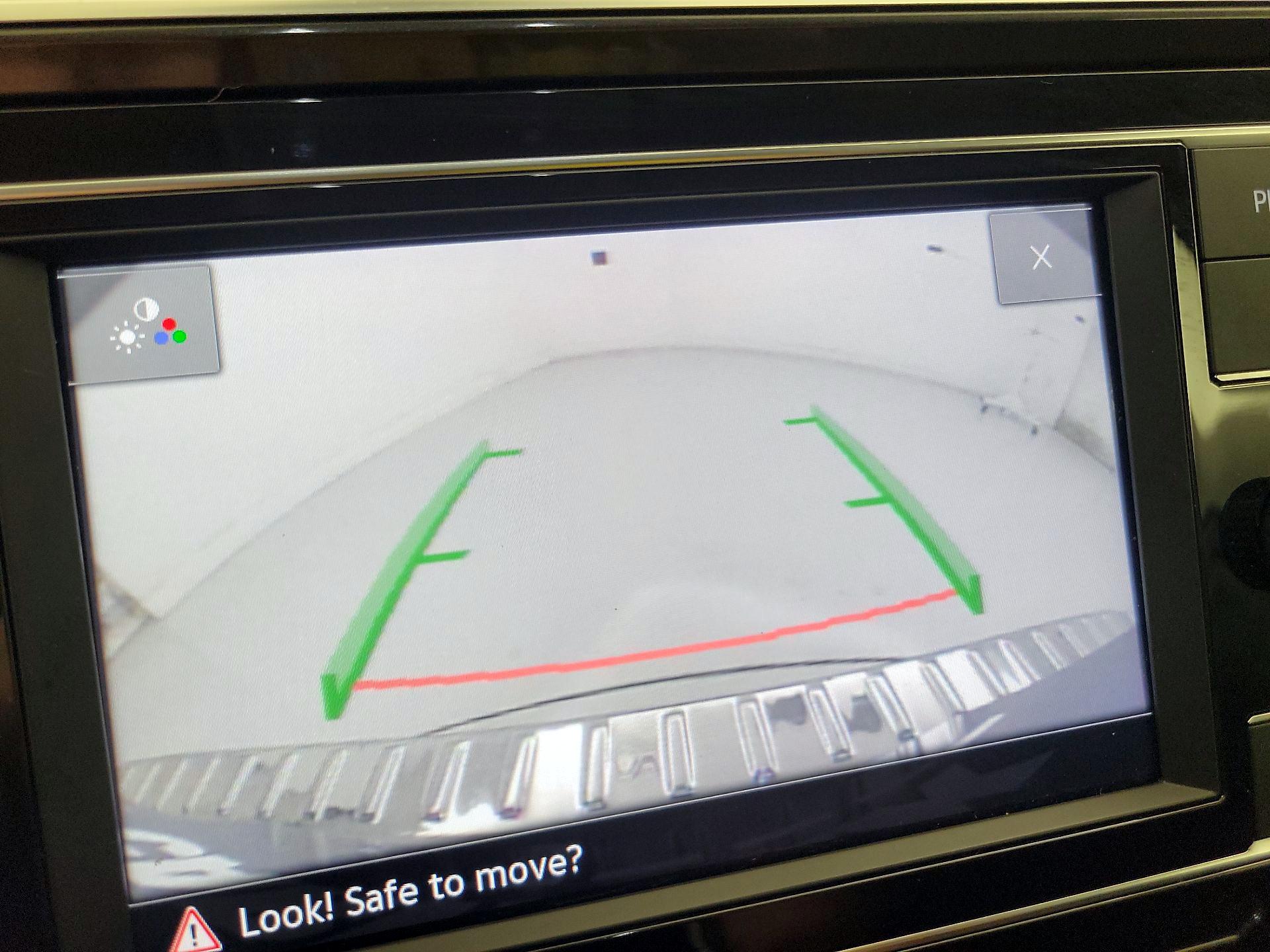 Thumbnail: 2023 Volkswagen Tiguan - 14