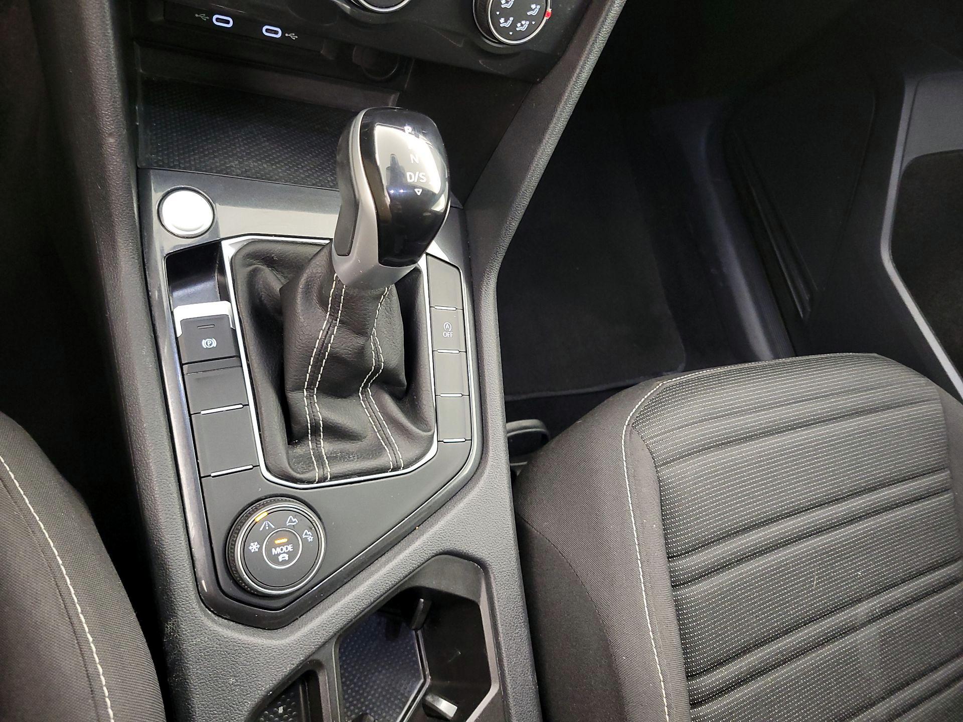 Thumbnail: 2023 Volkswagen Tiguan - 17