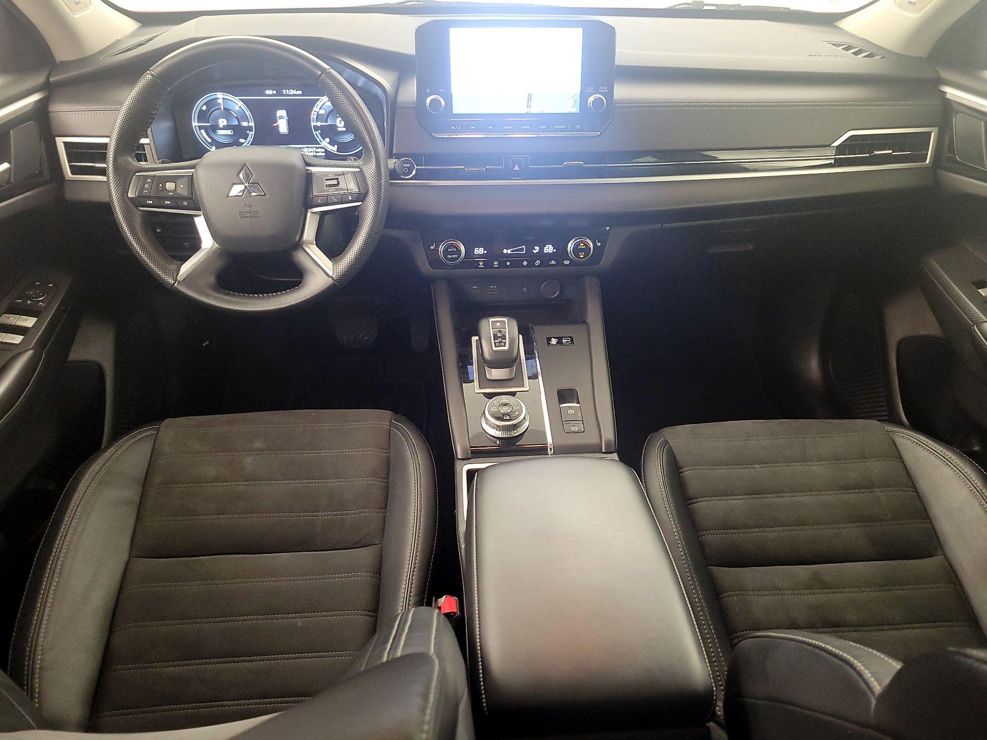 Thumbnail: 2023 Mitsubishi Outlander - 9