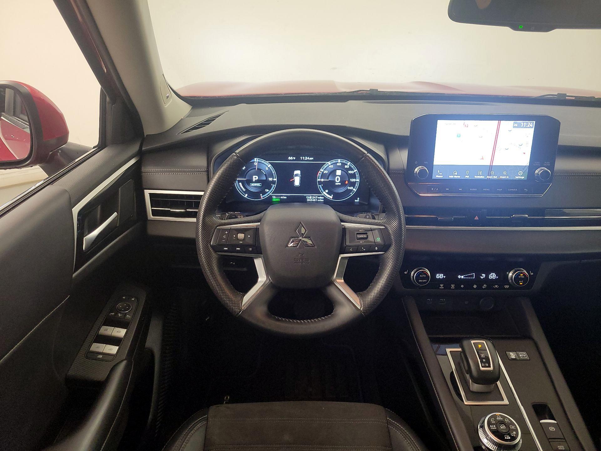 Thumbnail: 2023 Mitsubishi Outlander - 10