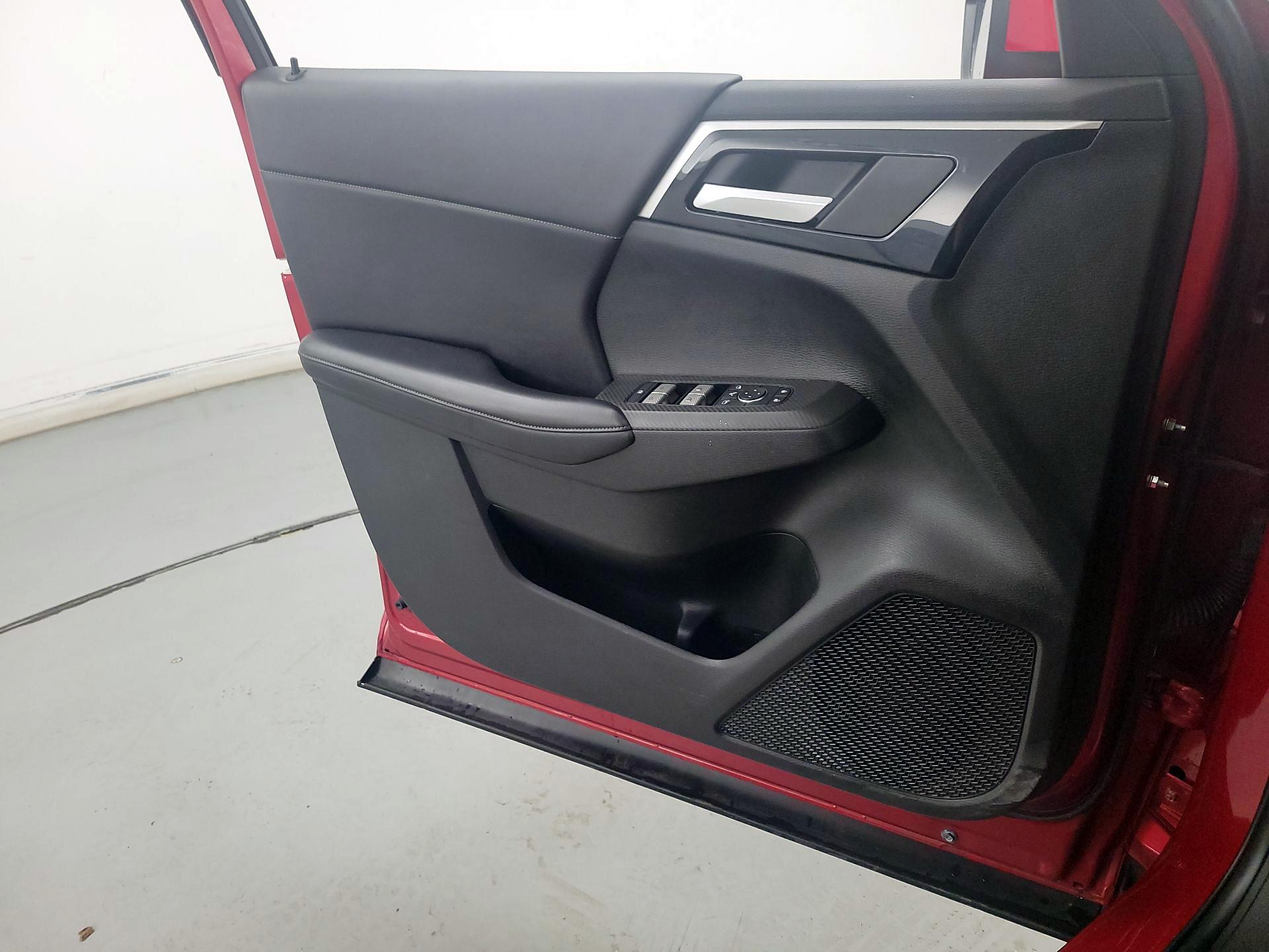 Thumbnail: 2023 Mitsubishi Outlander - 12