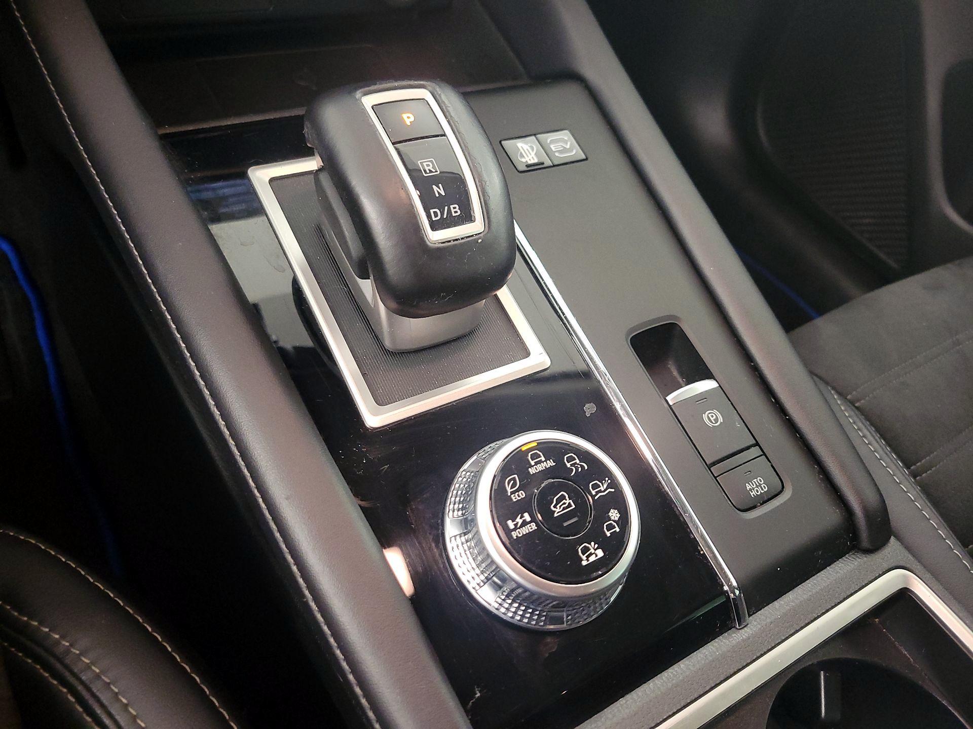 Thumbnail: 2023 Mitsubishi Outlander - 18