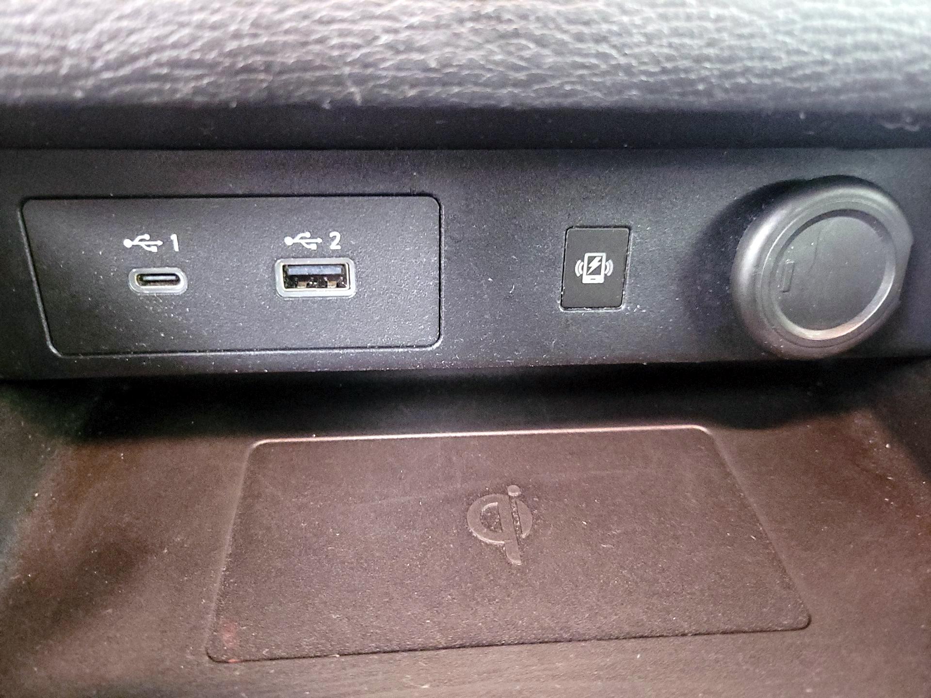 Thumbnail: 2023 Mitsubishi Outlander - 19