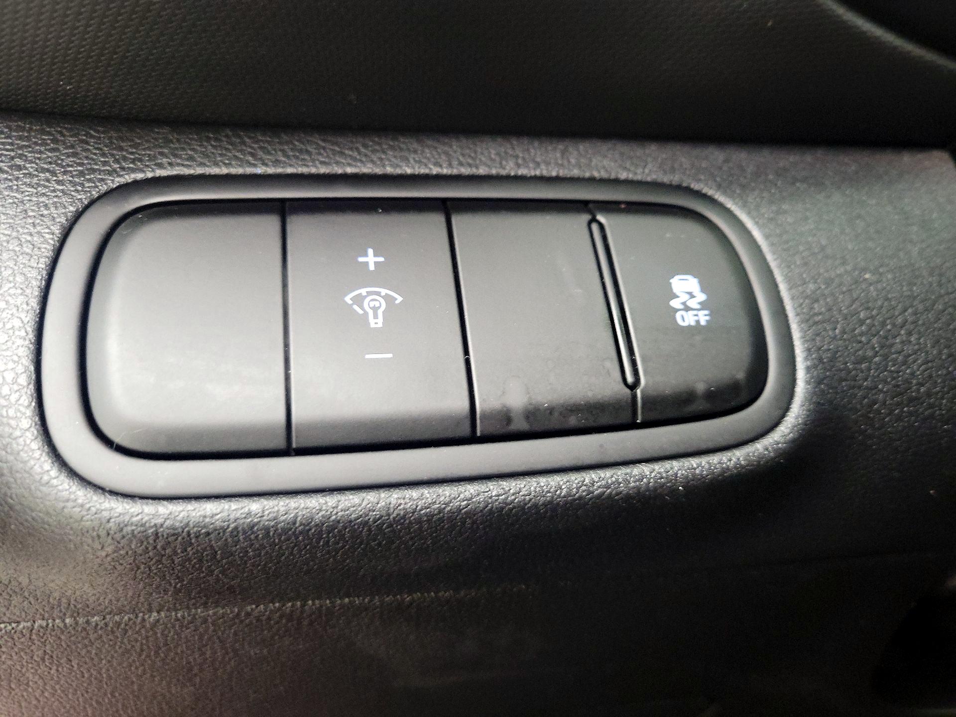 Thumbnail: 2023 Hyundai Venue - 13