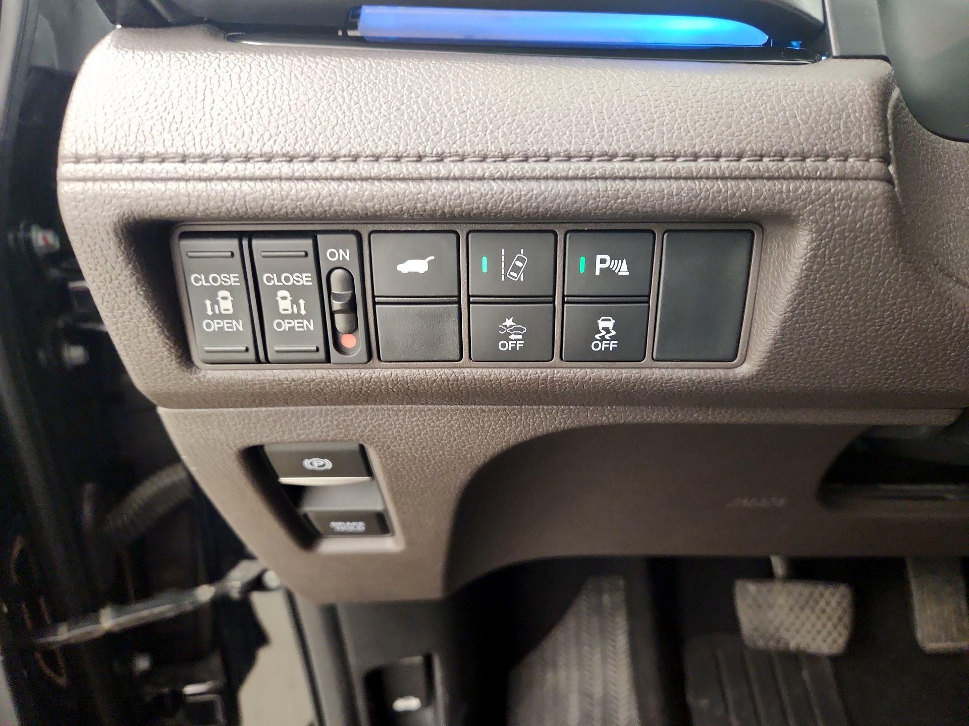 Thumbnail: 2018 Honda Odyssey - 13