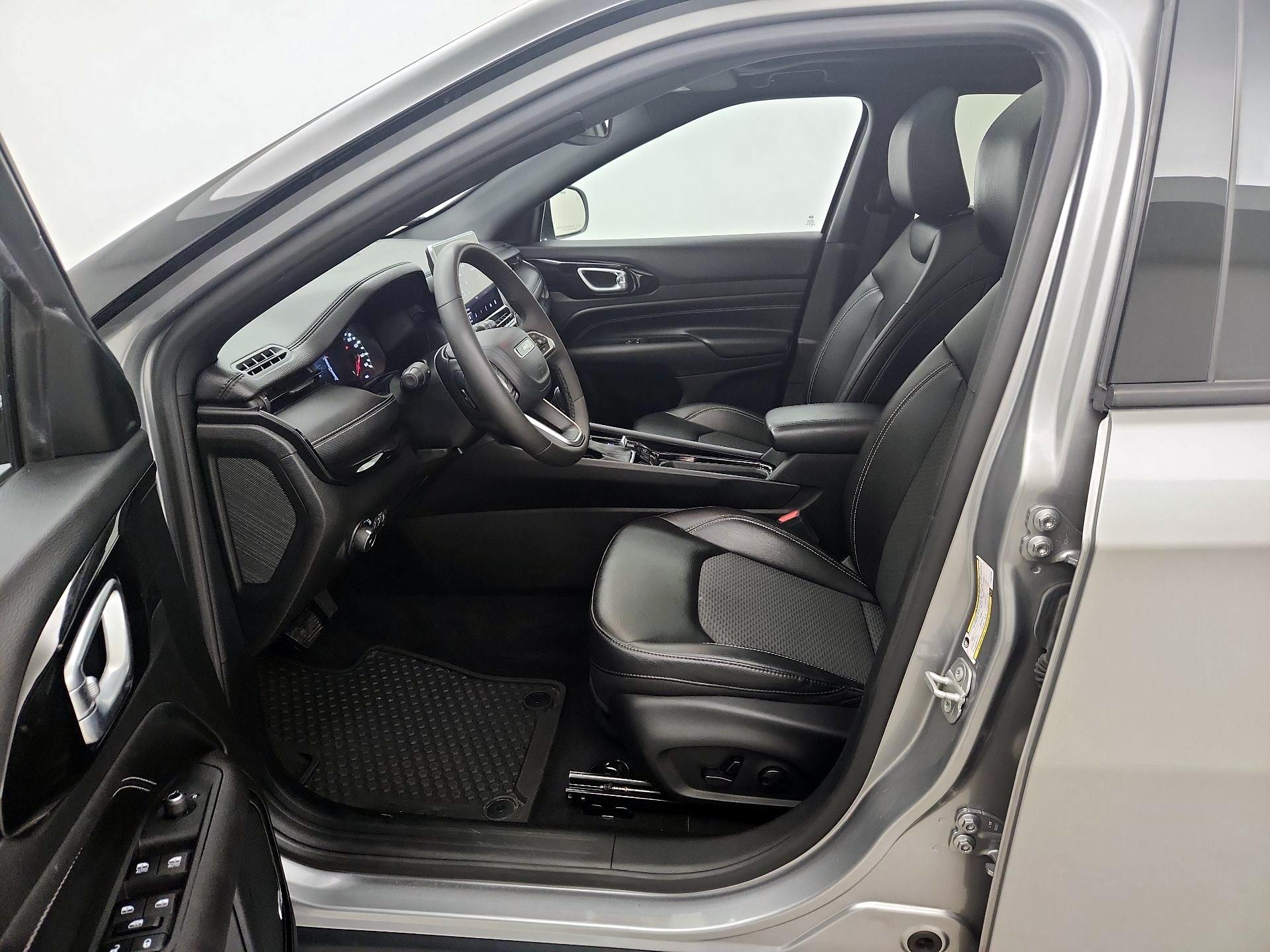 Thumbnail: 2023 Jeep Compass - 11