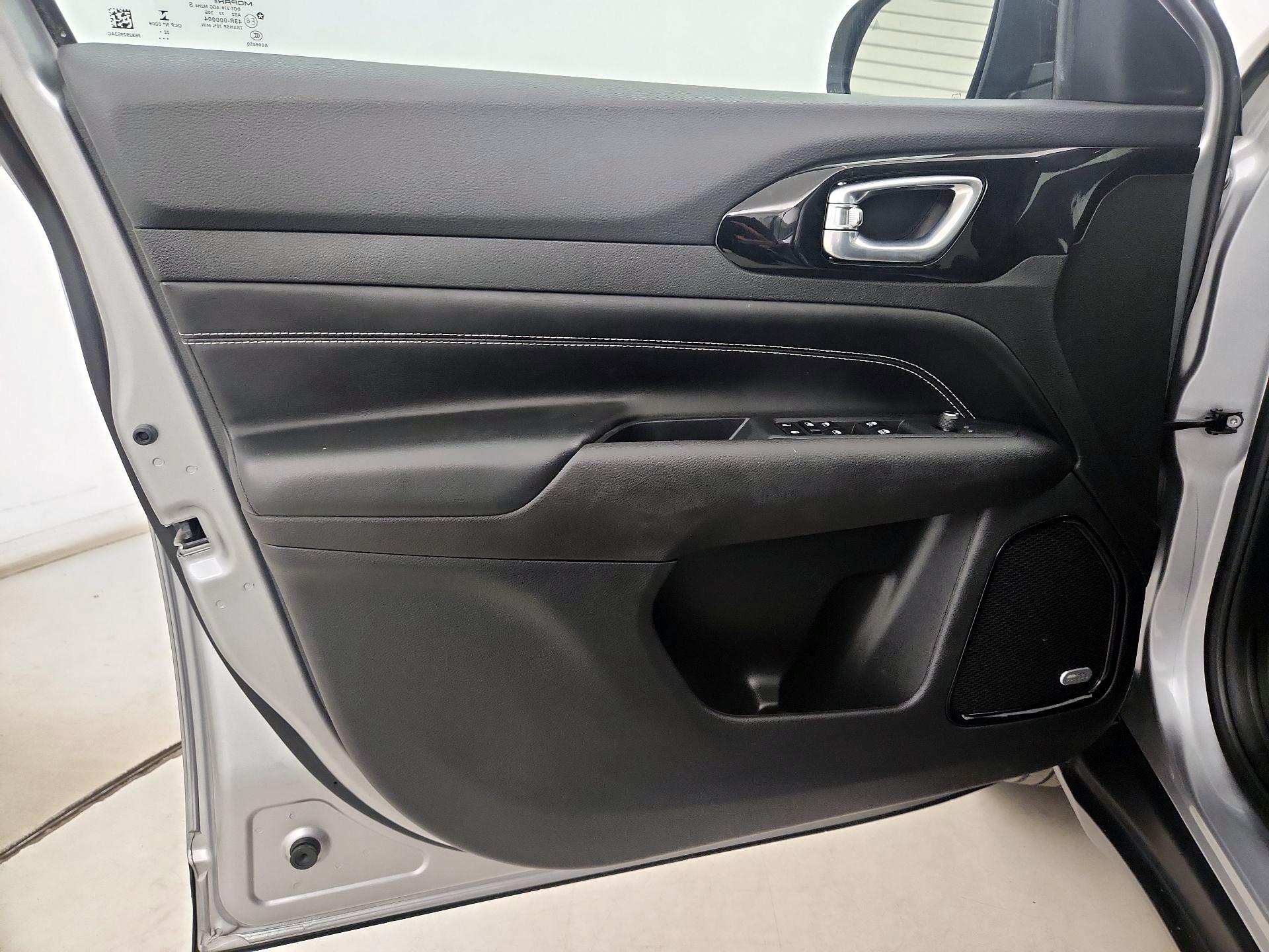 Thumbnail: 2023 Jeep Compass - 12