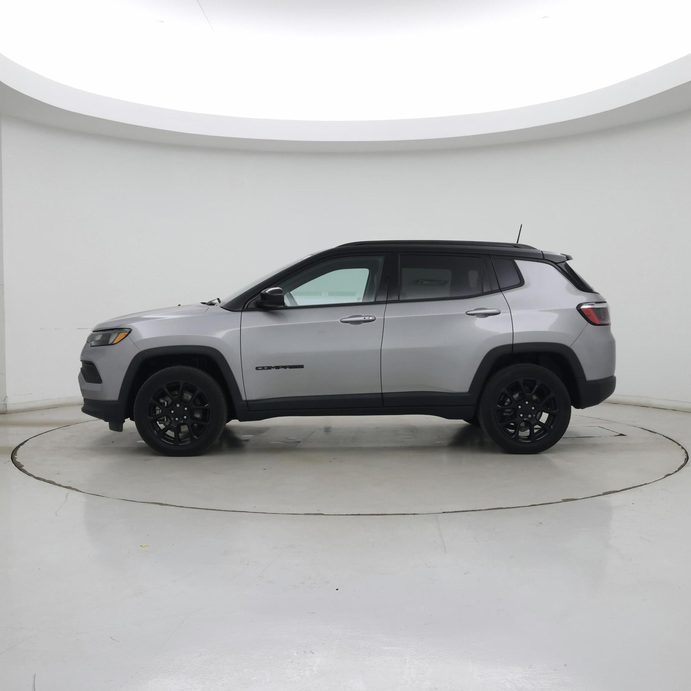 Thumbnail: 2023 Jeep Compass - 3
