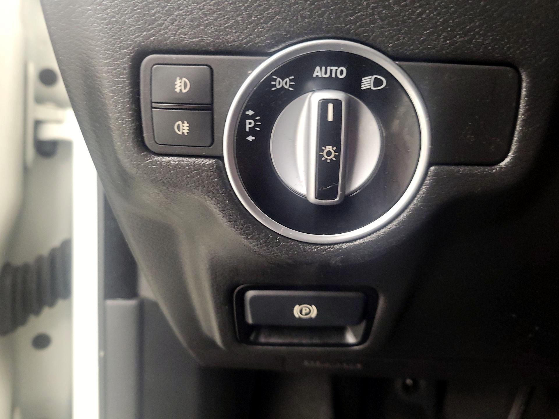 Thumbnail: 2018 INFINITI QX30 - 13