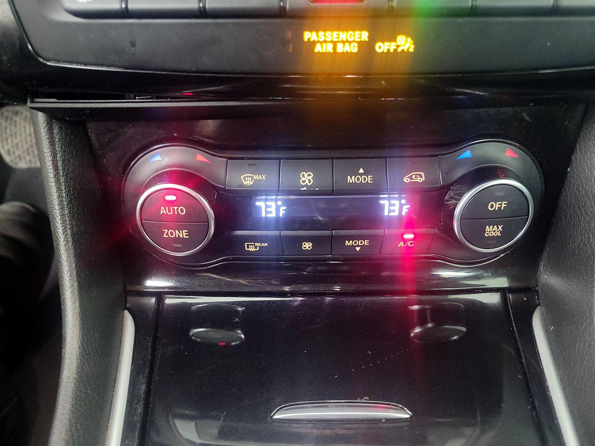 Thumbnail: 2018 INFINITI QX30 - 16