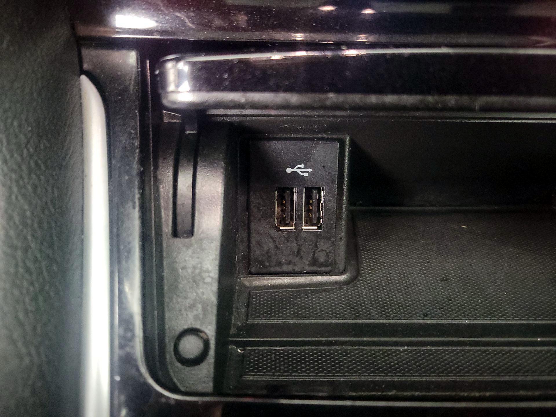 Thumbnail: 2018 INFINITI QX30 - 18