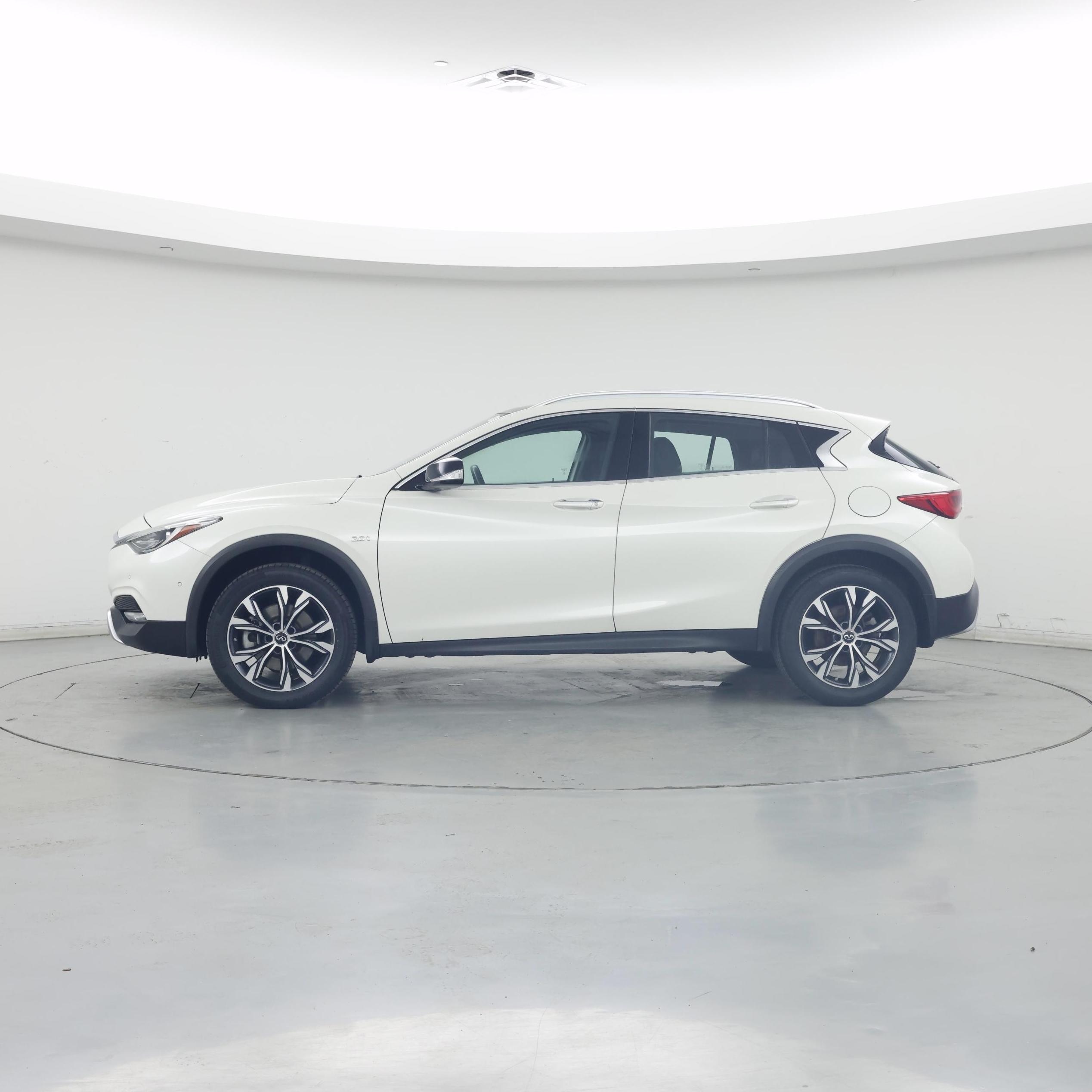 Thumbnail: 2018 INFINITI QX30 - 3