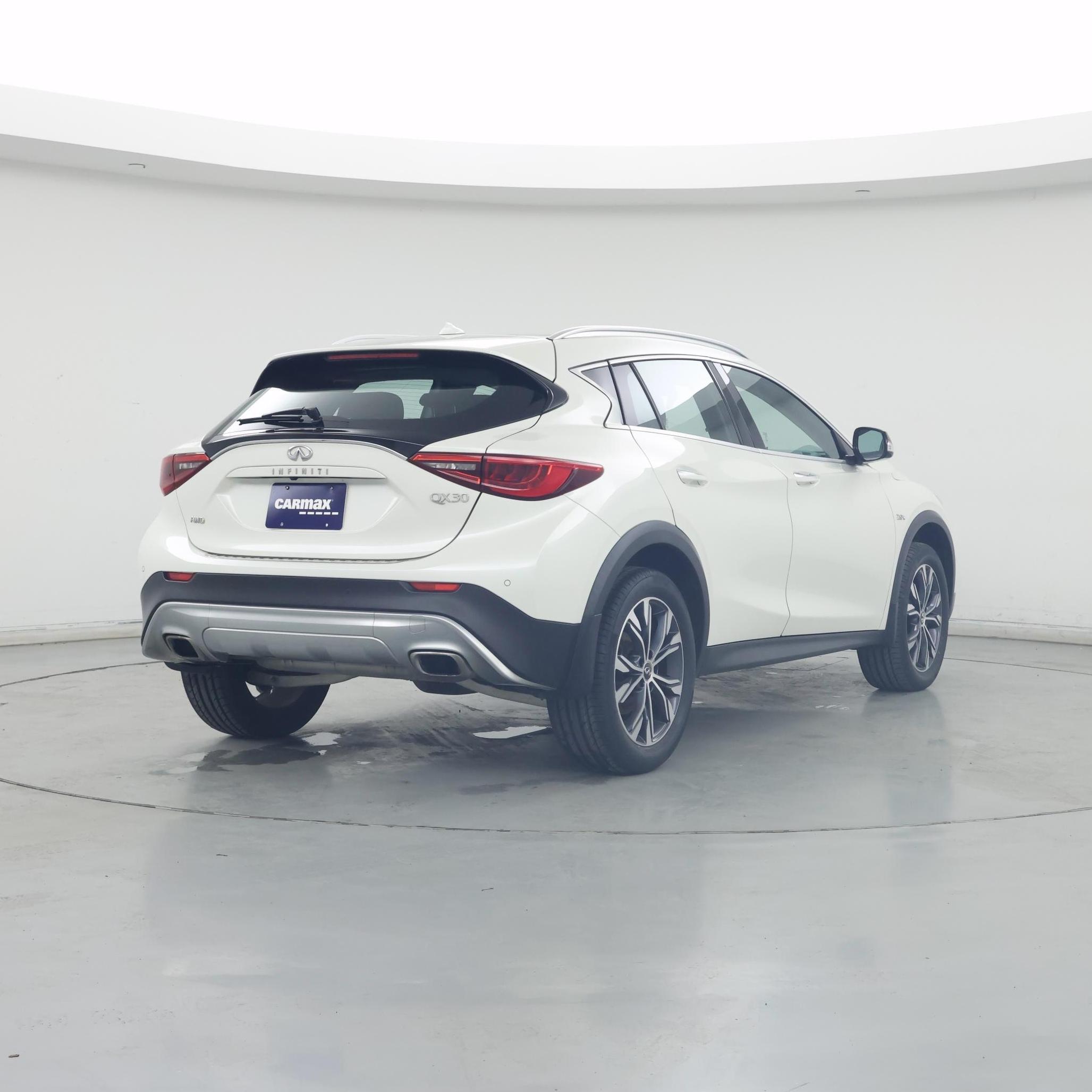 Thumbnail: 2018 INFINITI QX30 - 8