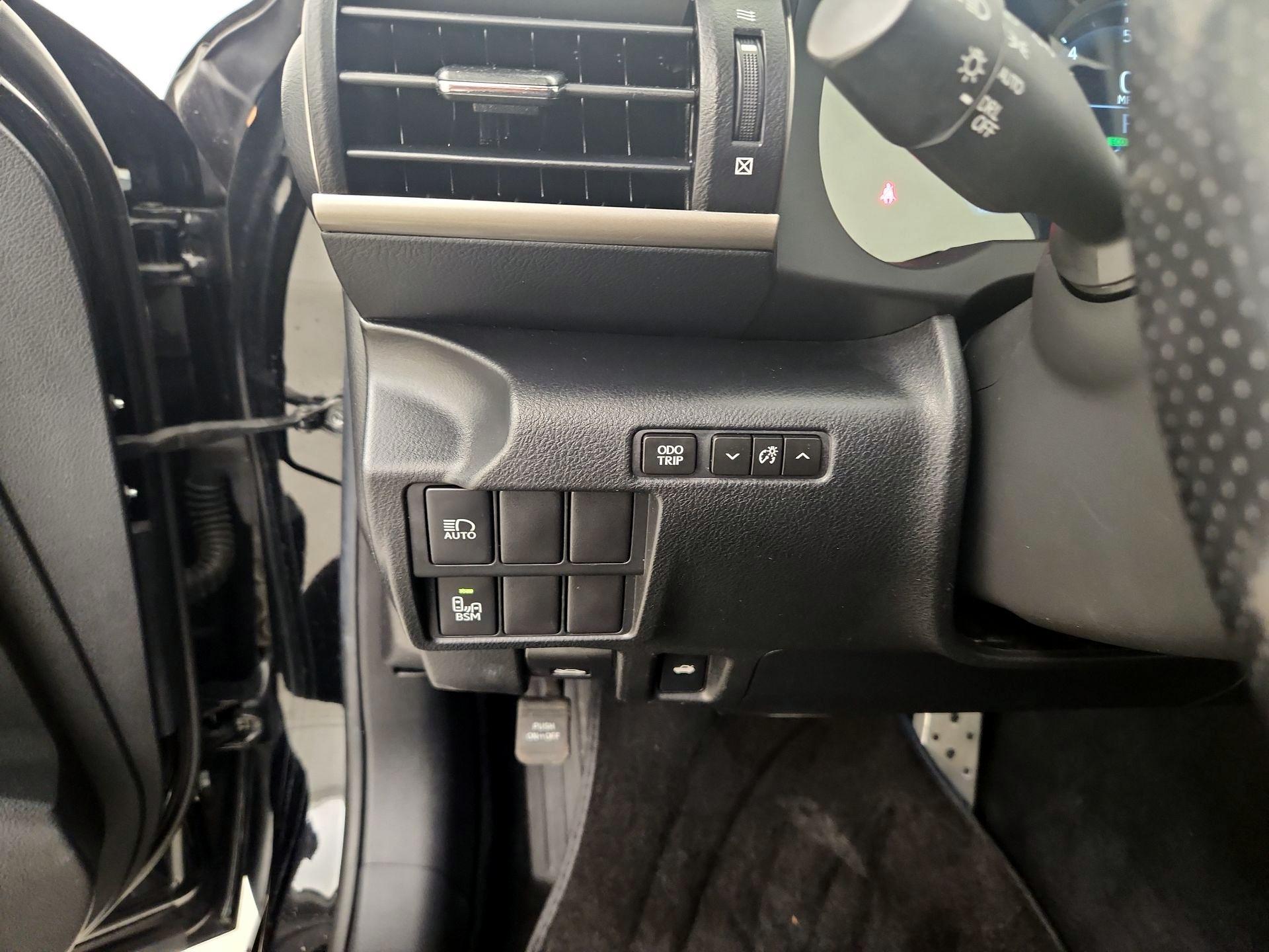 Thumbnail: 2017 Lexus IS - 13