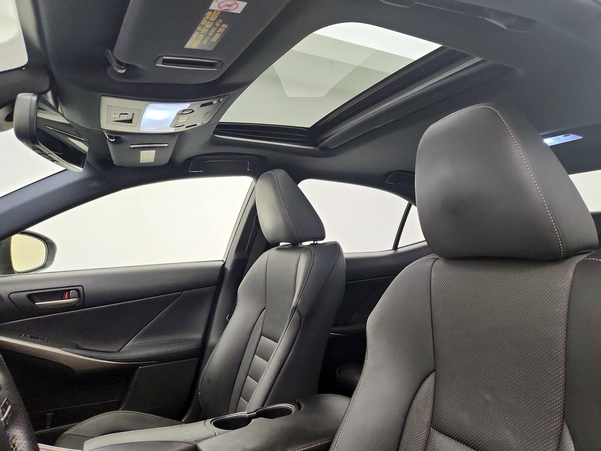 Thumbnail: 2017 Lexus IS - 20