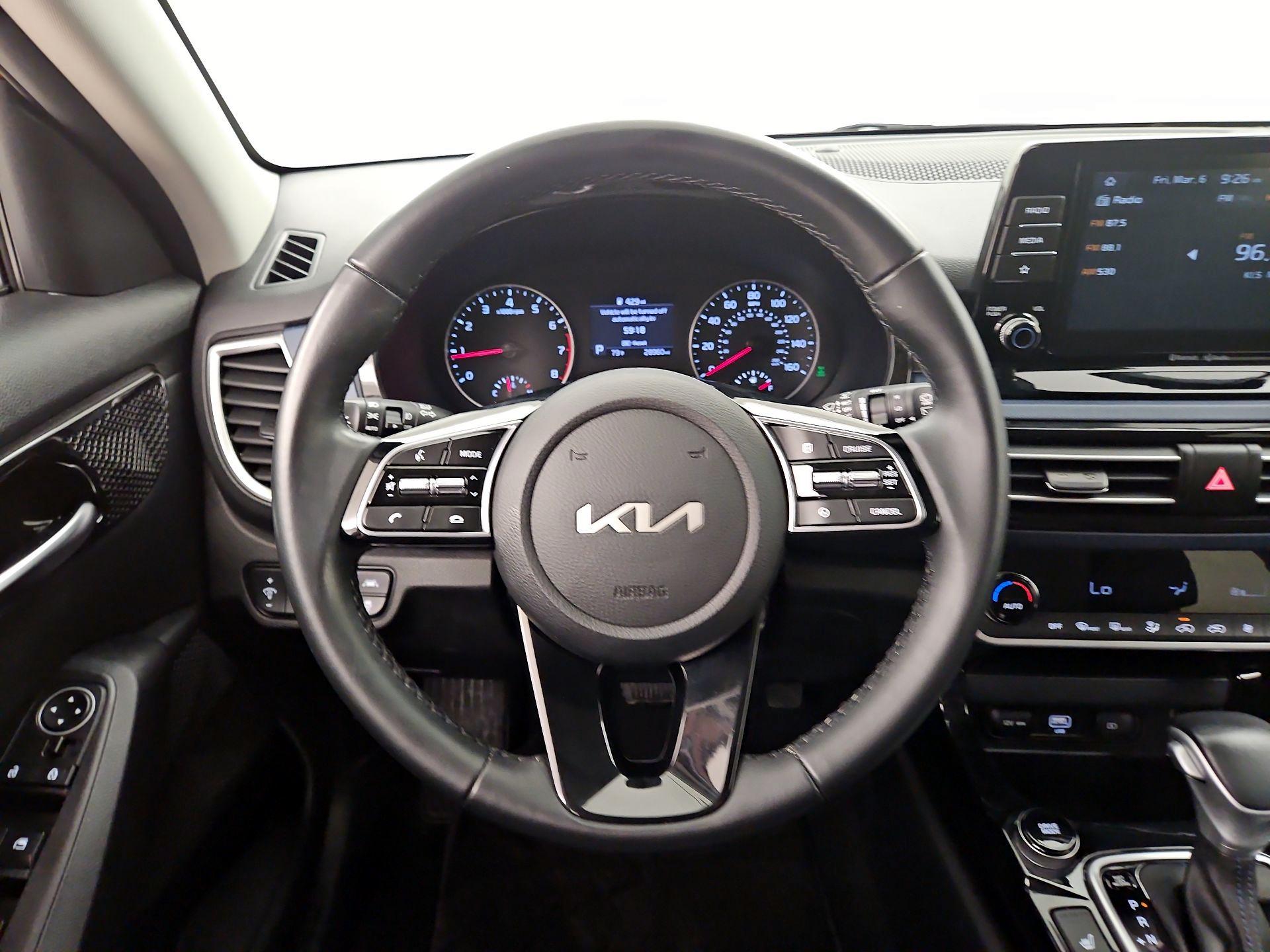 Thumbnail: 2023 Kia Seltos - 10