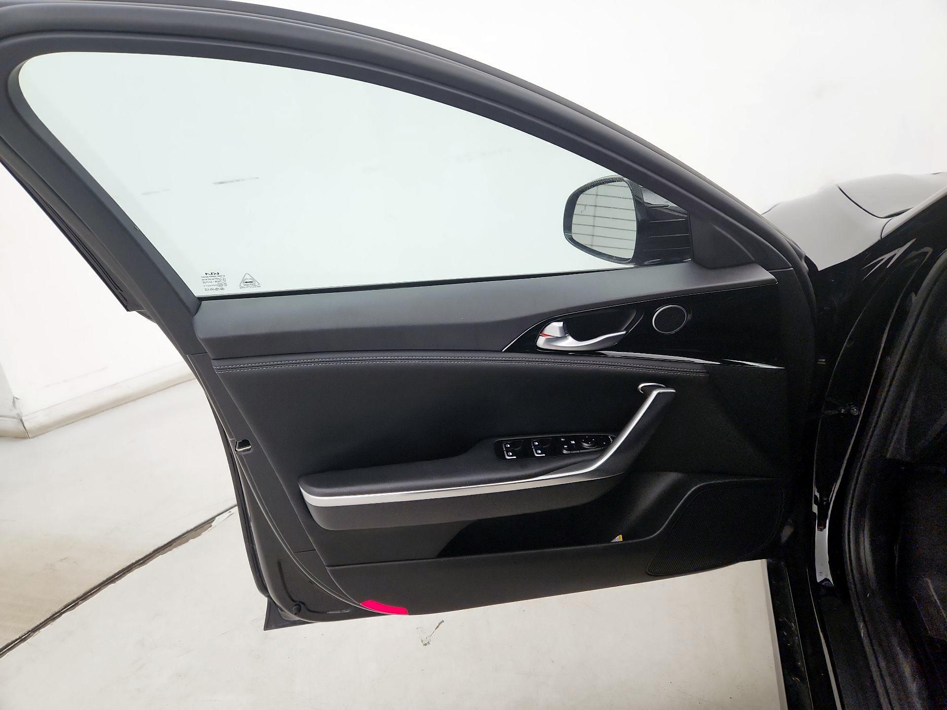 Thumbnail: 2023 Kia Stinger - 12