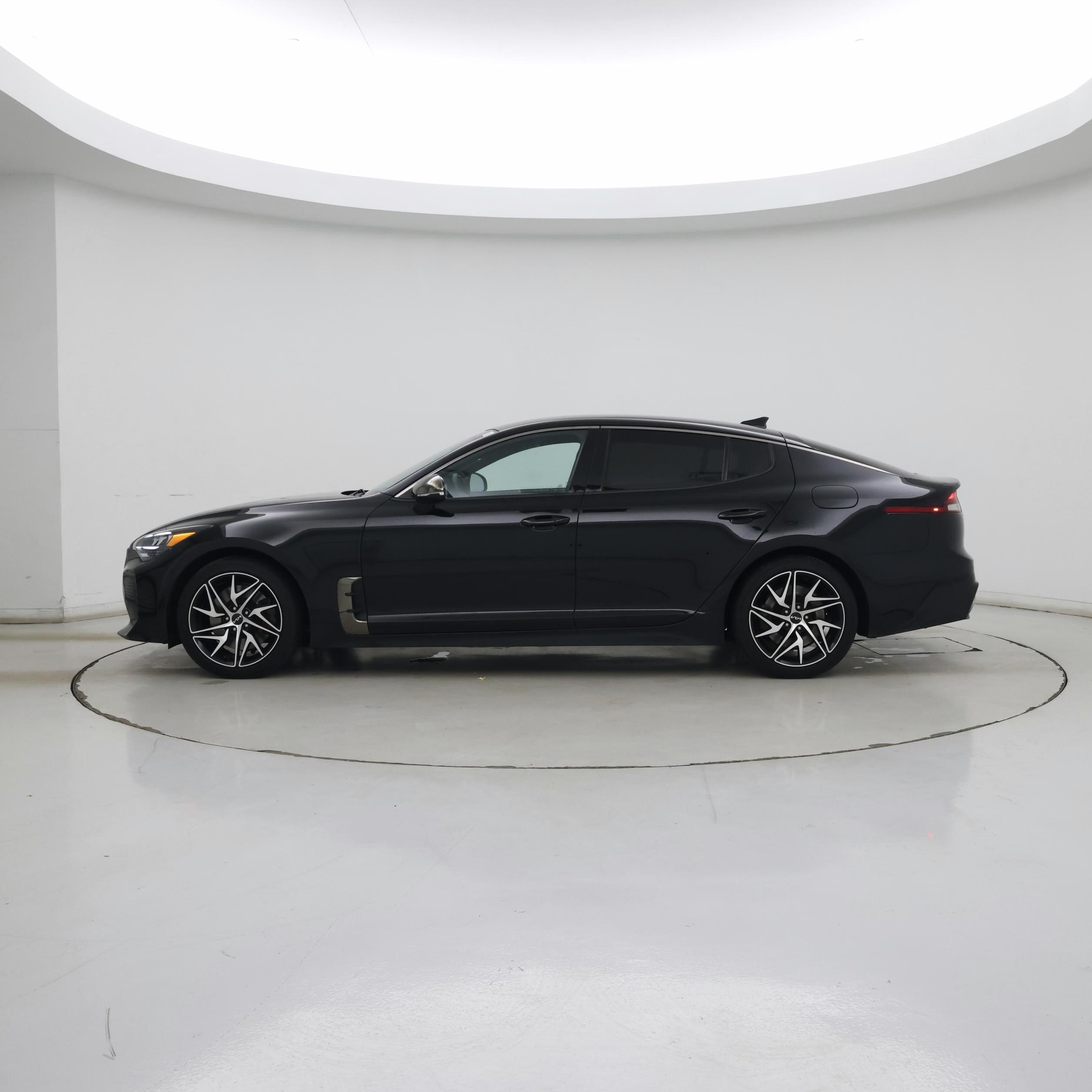 Thumbnail: 2023 Kia Stinger - 3