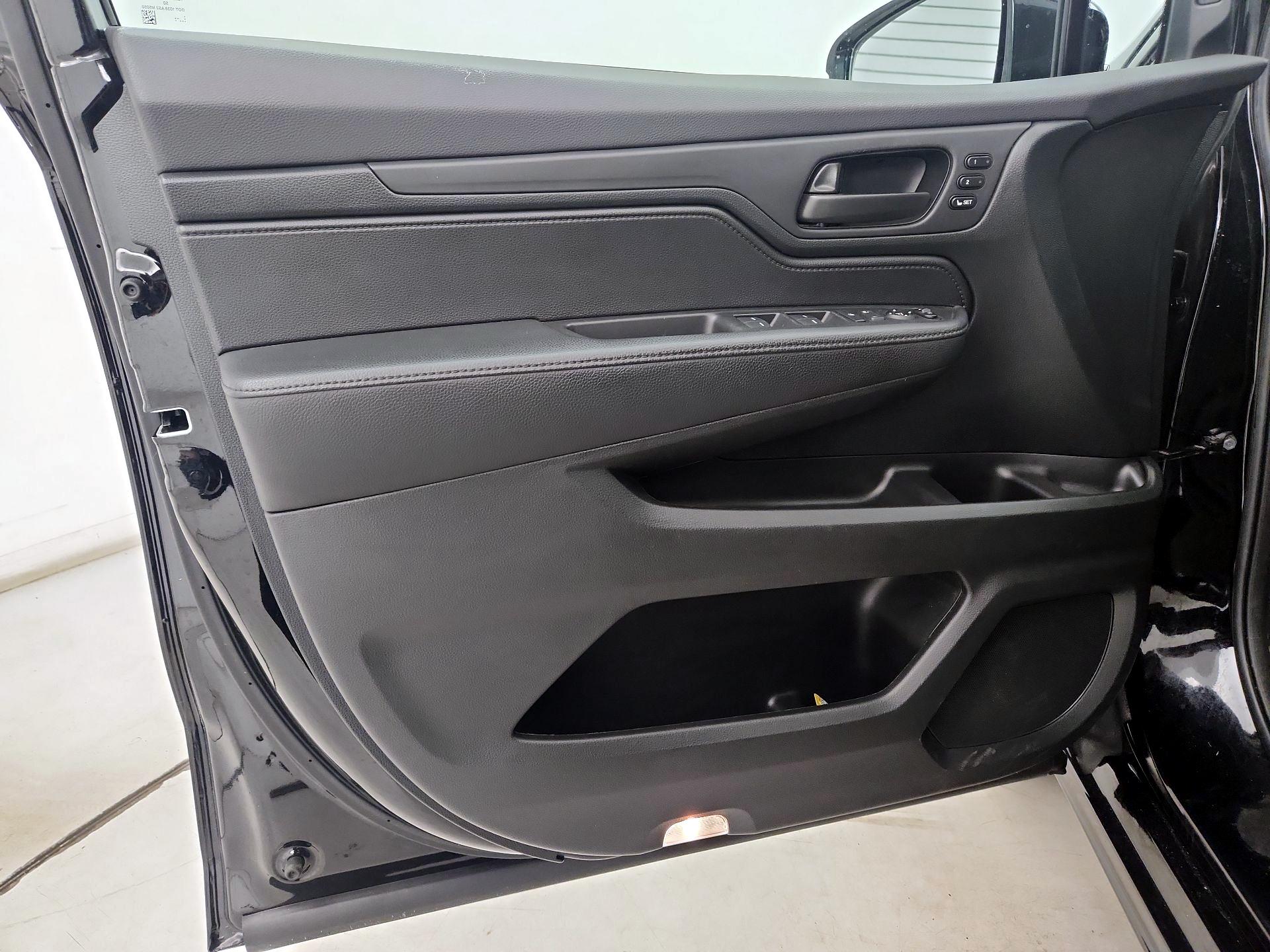 Thumbnail: 2023 Honda Odyssey - 12