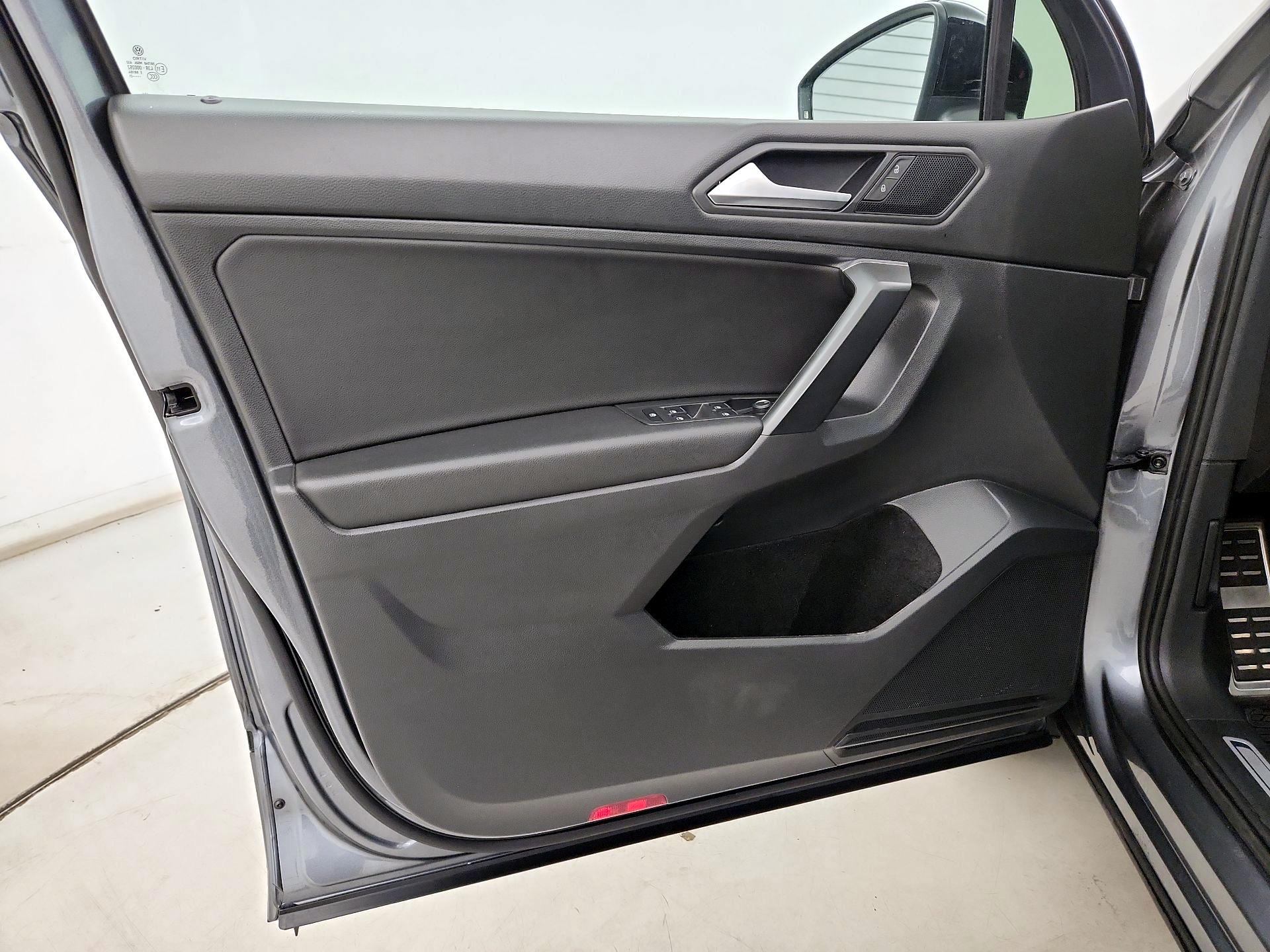 Thumbnail: 2021 Volkswagen Tiguan - 12