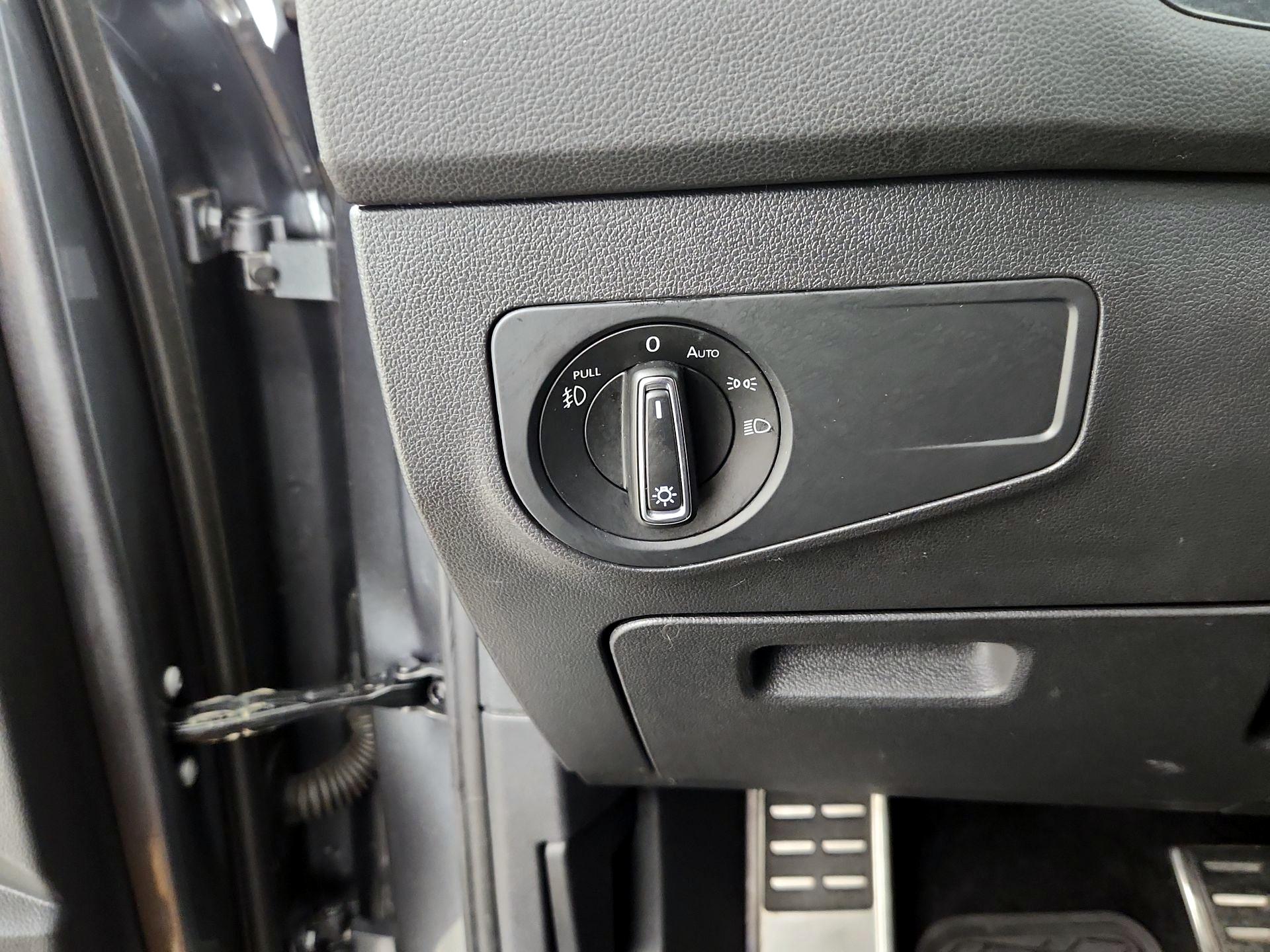 Thumbnail: 2021 Volkswagen Tiguan - 13