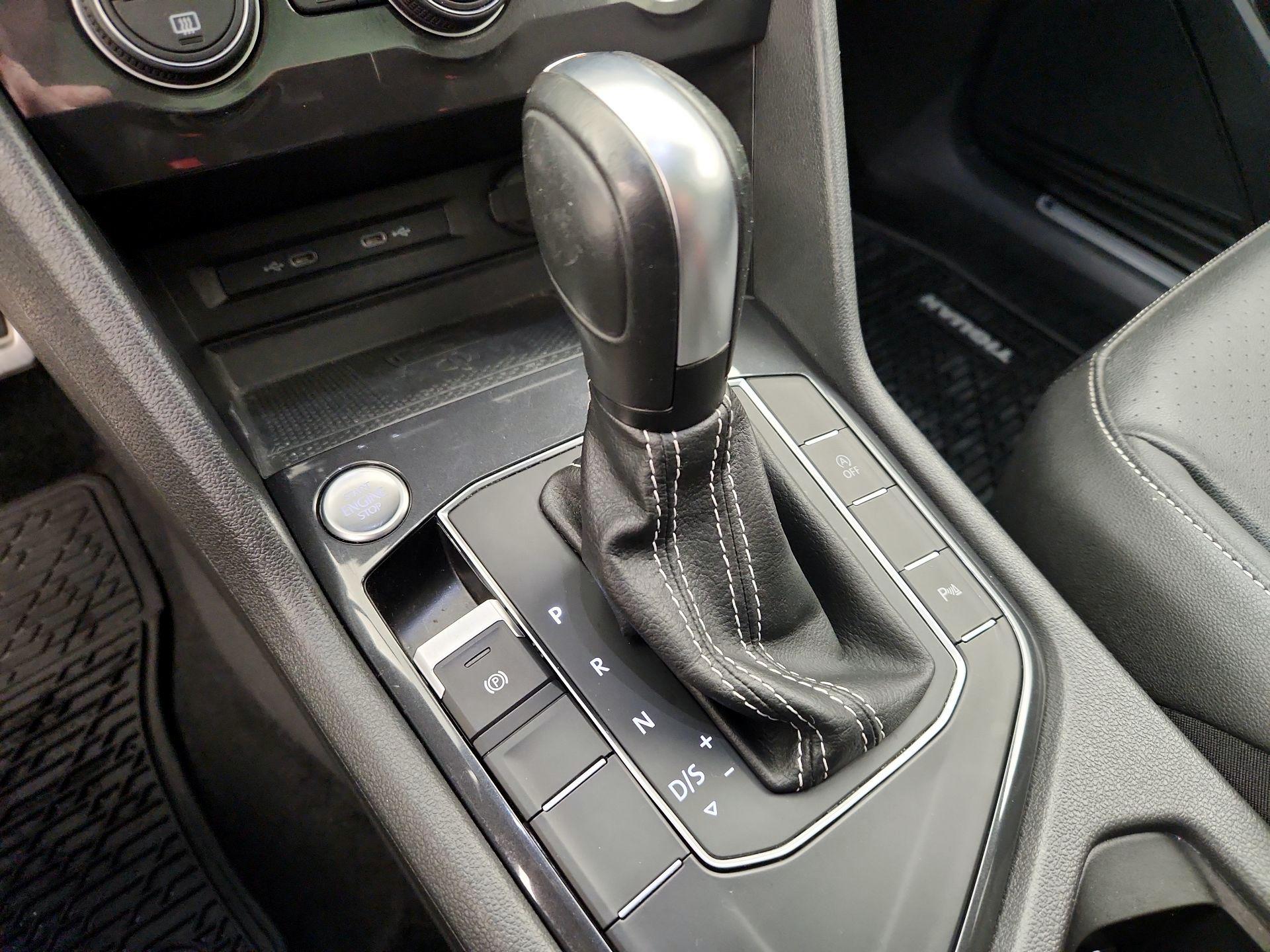 Thumbnail: 2021 Volkswagen Tiguan - 17