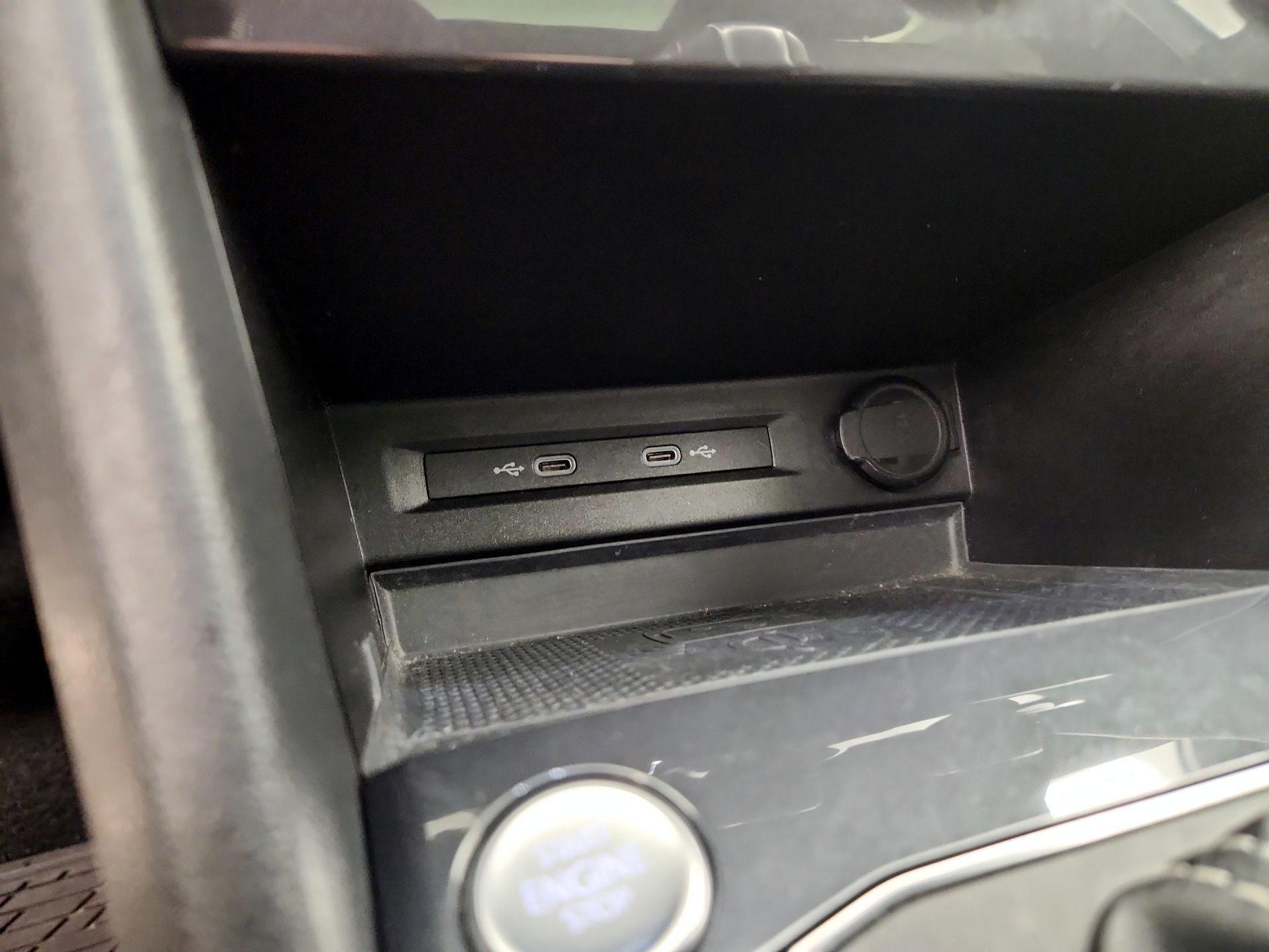 Thumbnail: 2021 Volkswagen Tiguan - 18