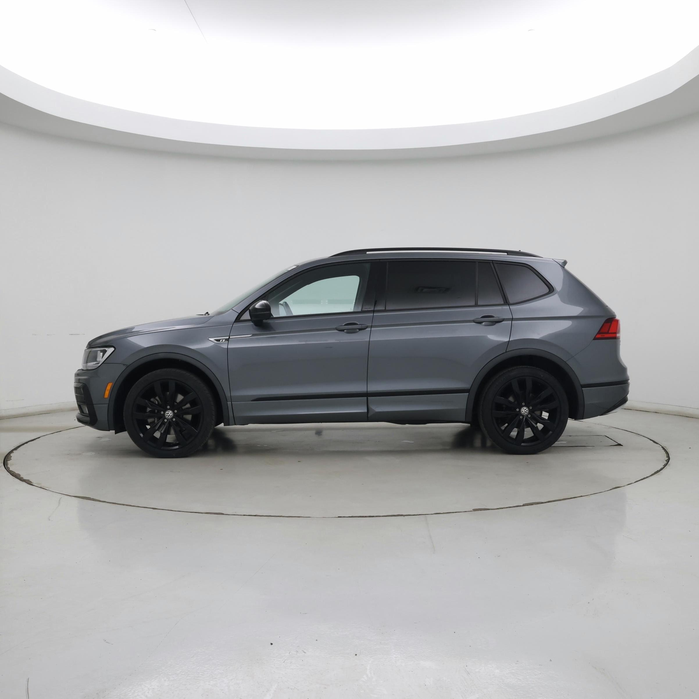 Thumbnail: 2021 Volkswagen Tiguan - 3