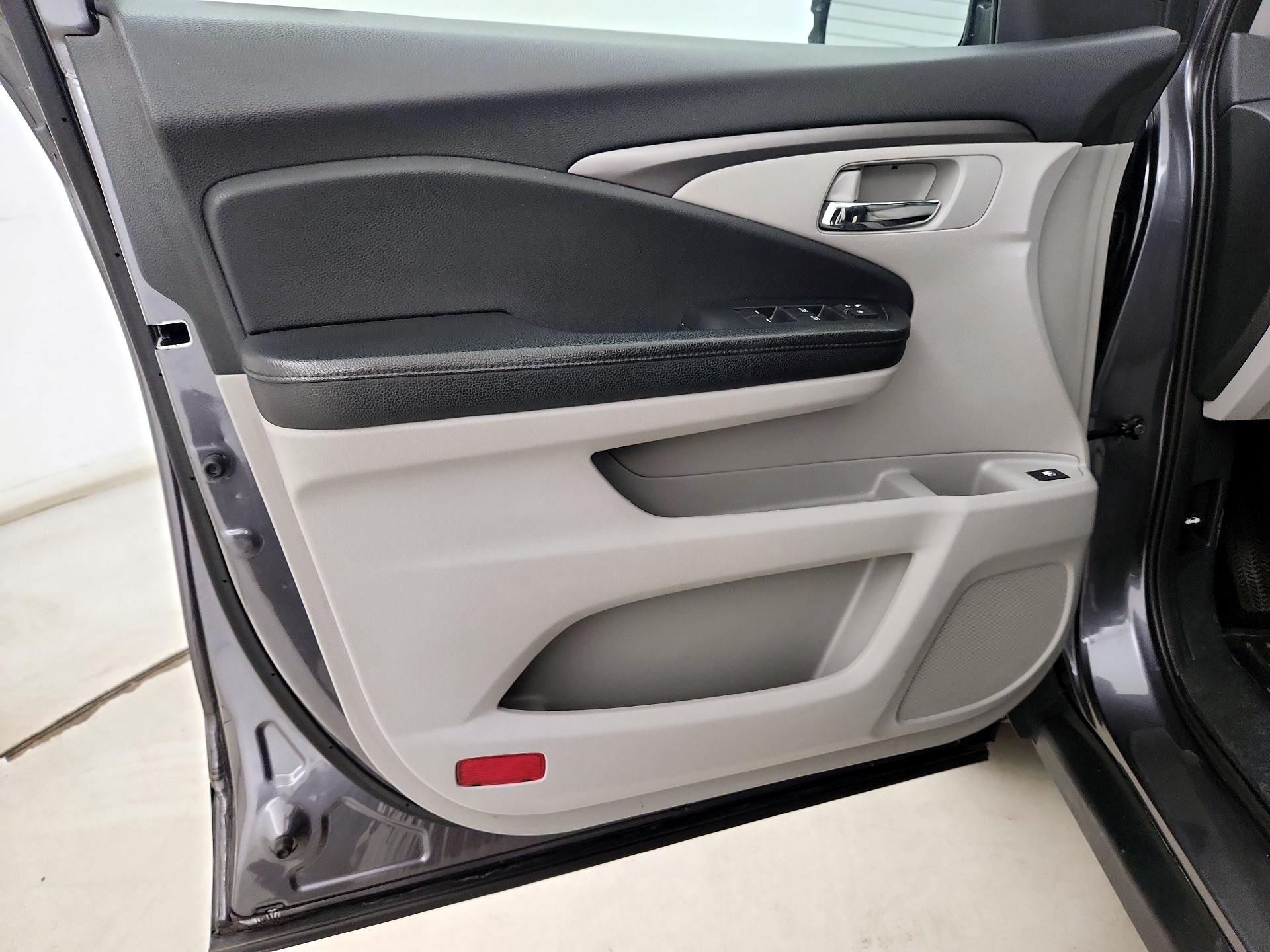 Thumbnail: 2018 Honda Pilot - 12