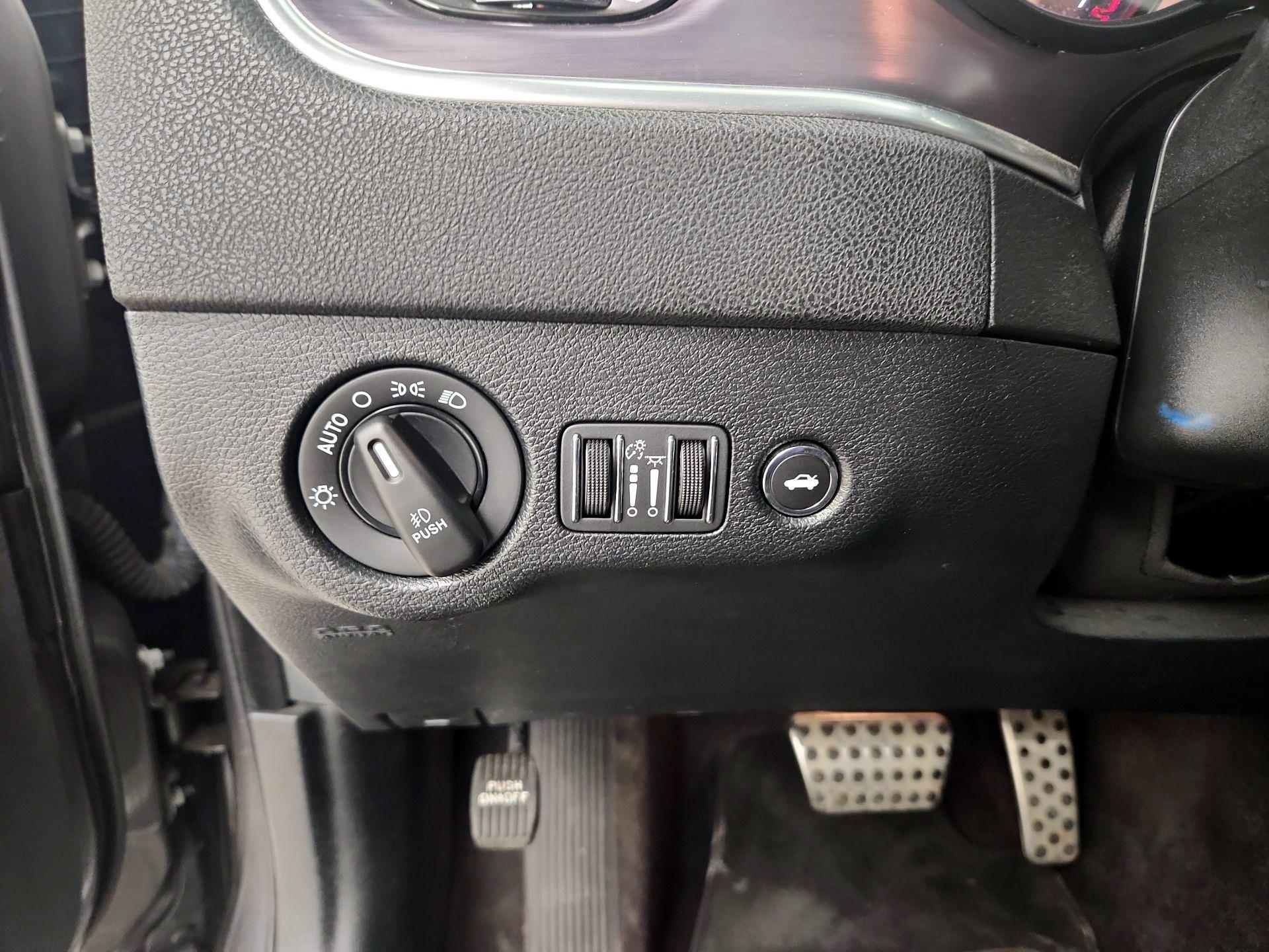 Thumbnail: 2018 Dodge Charger - 13