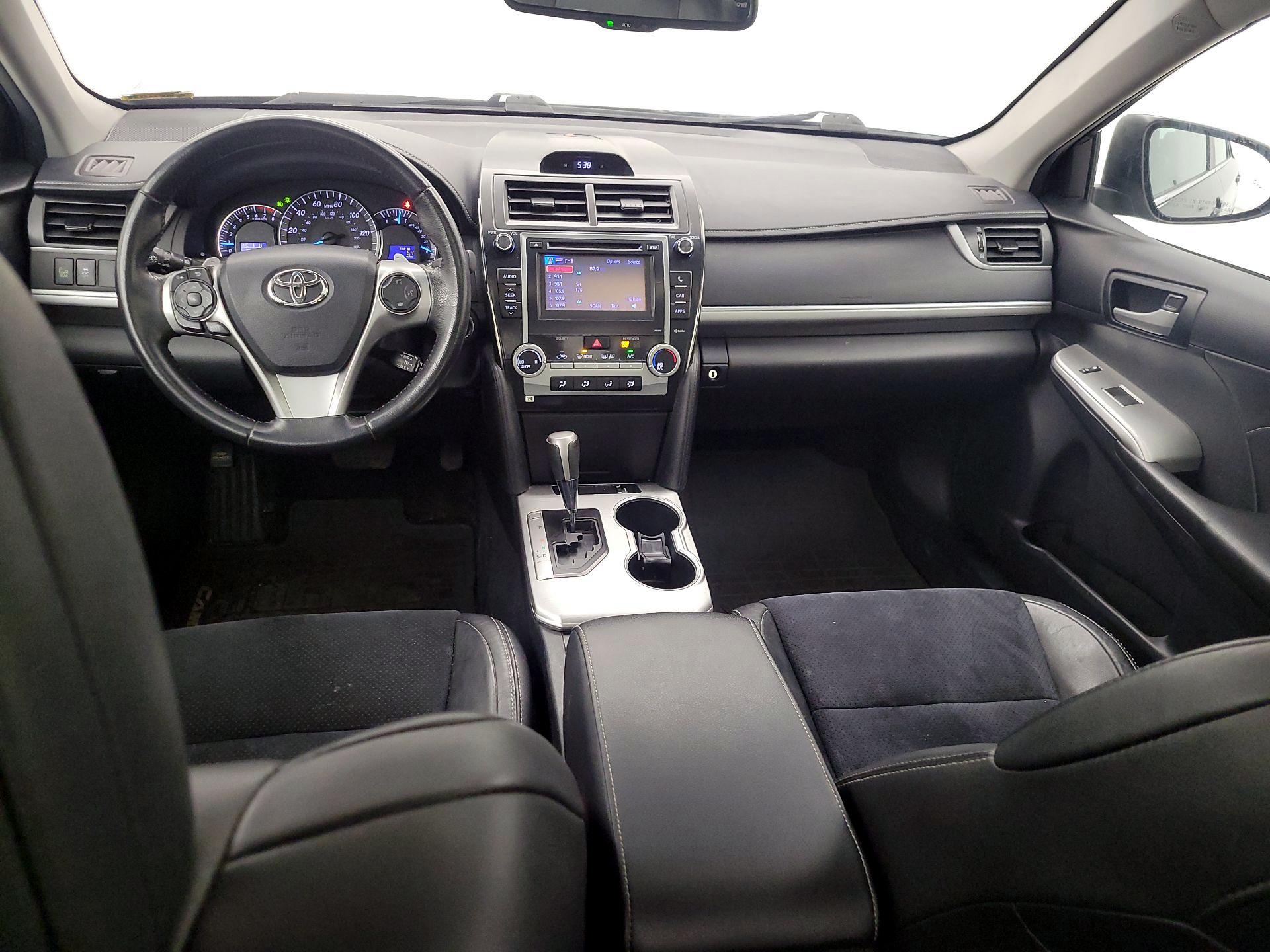 Thumbnail: 2014 Toyota Camry - 9