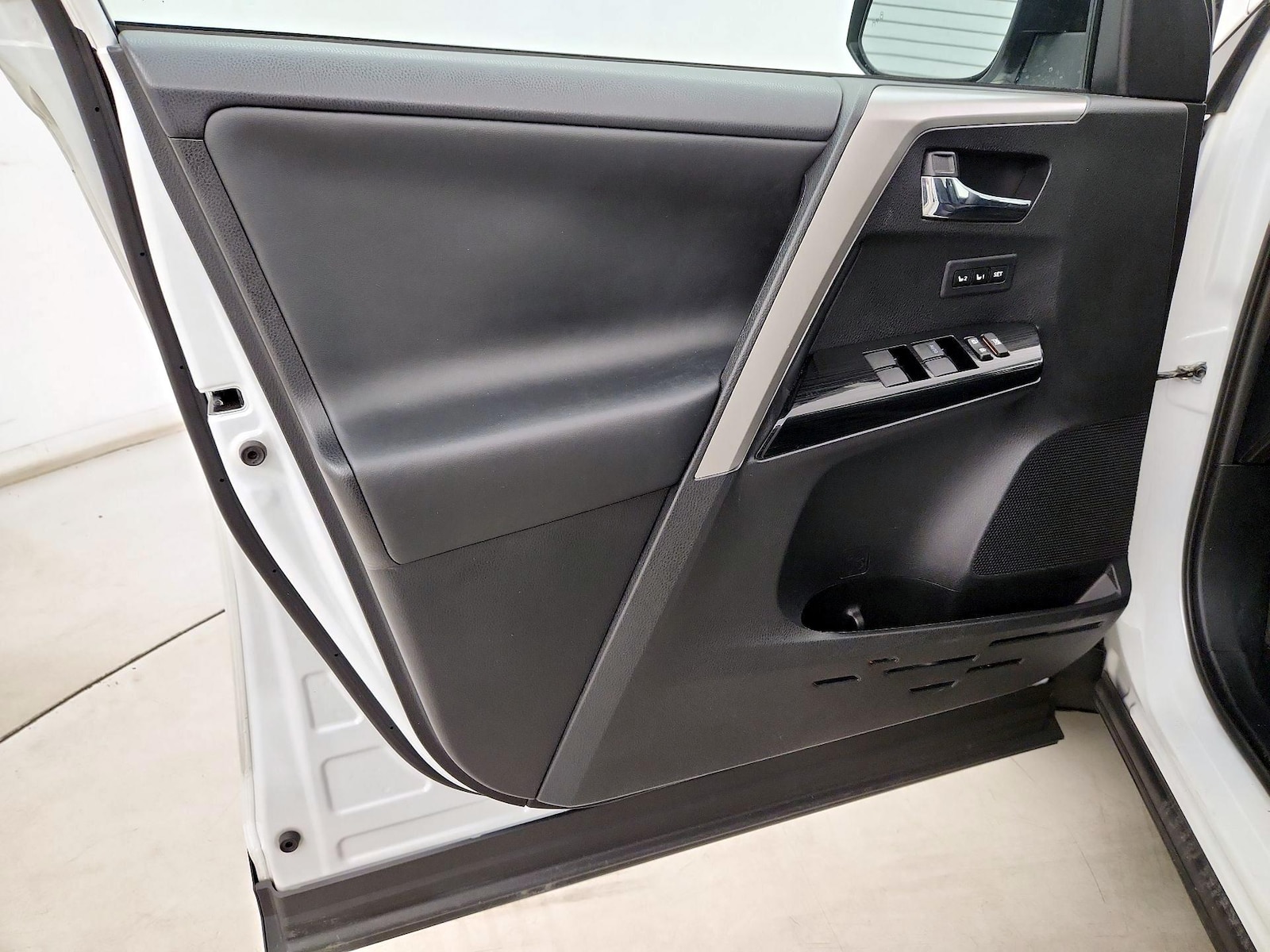 2016 Toyota RAV4 Limited - Photo 13